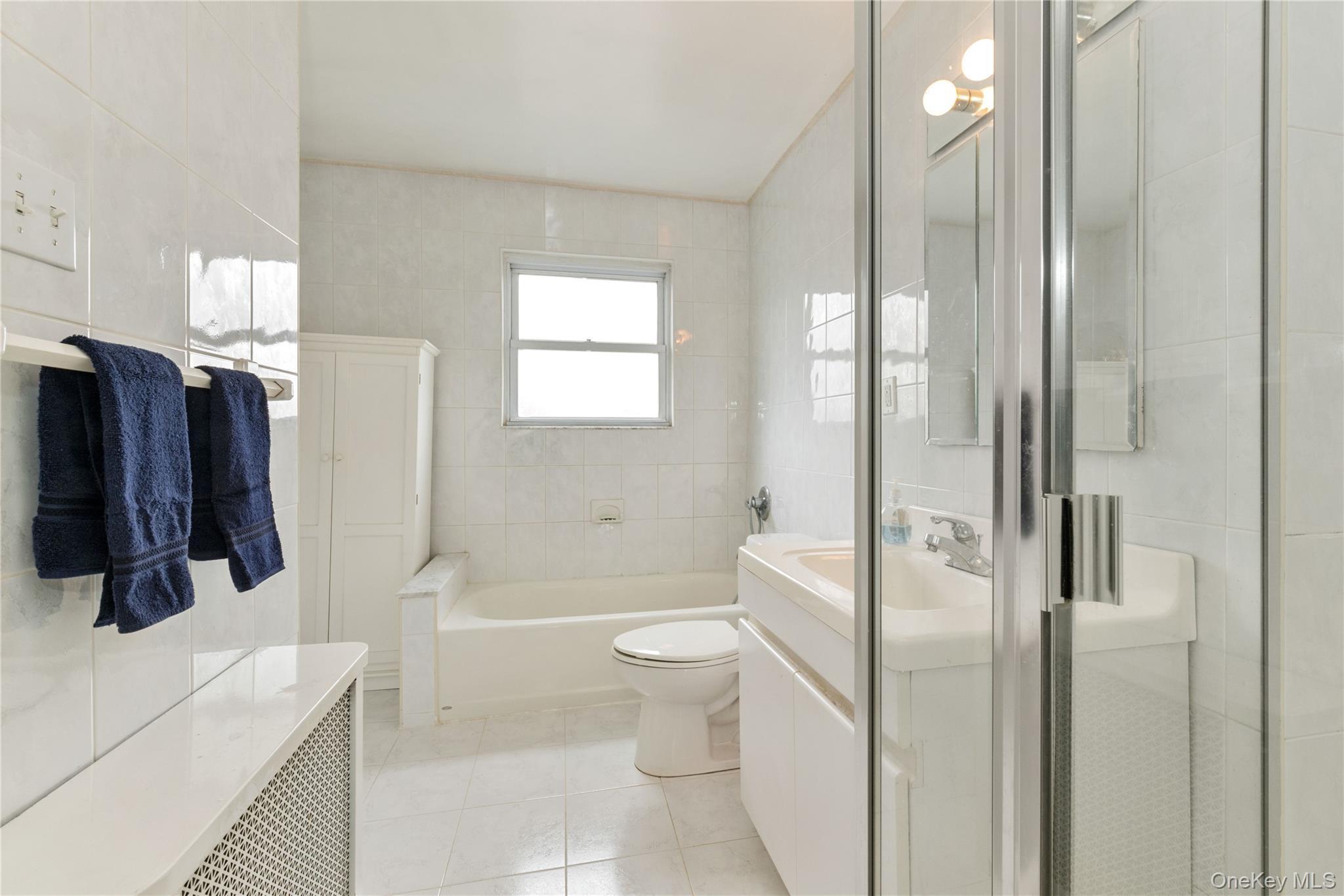 Single Family 74th Avenue  Queens, NY 11366, MLS-1034581-14