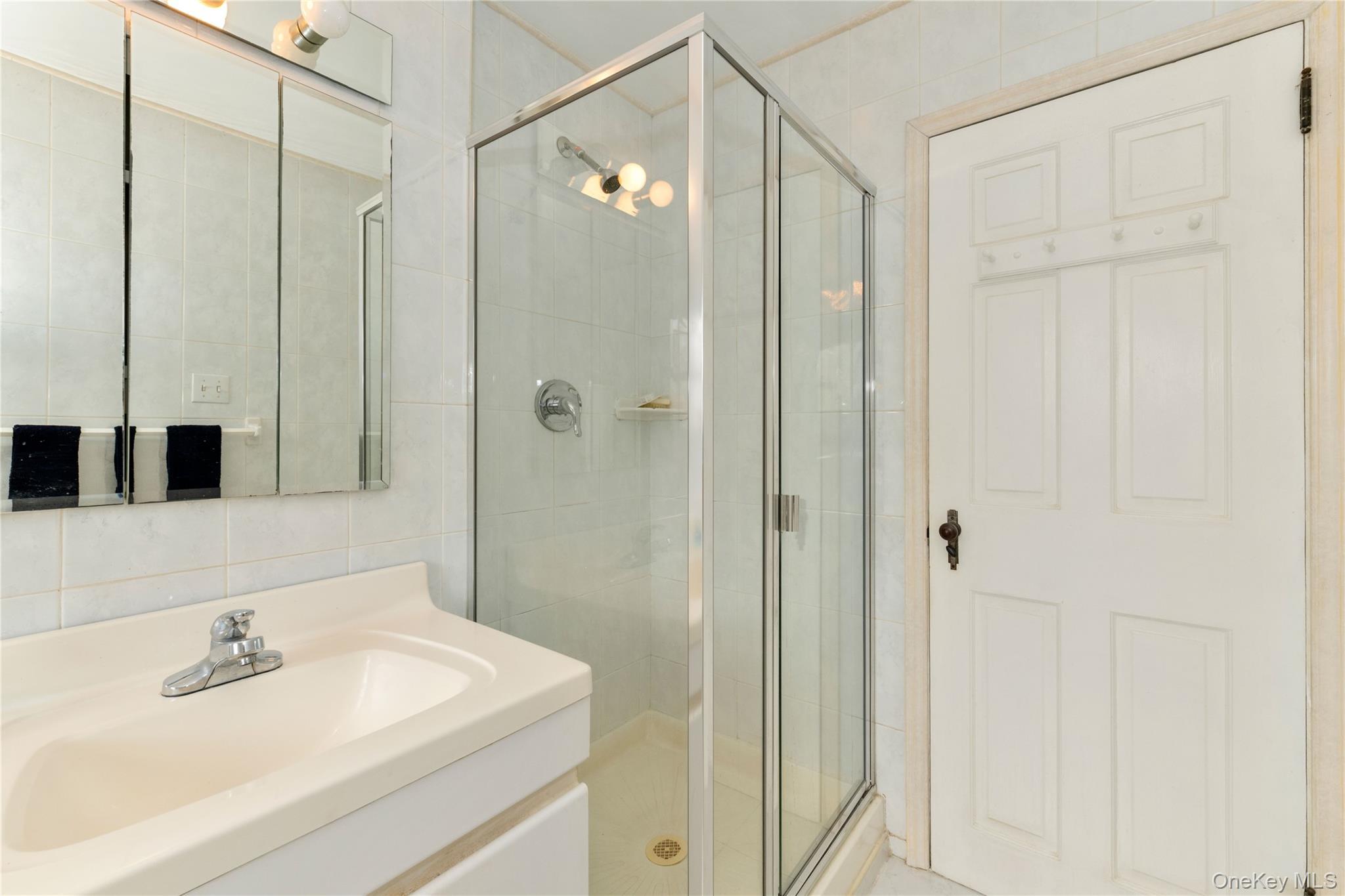 Single Family 74th Avenue  Queens, NY 11366, MLS-1034581-15