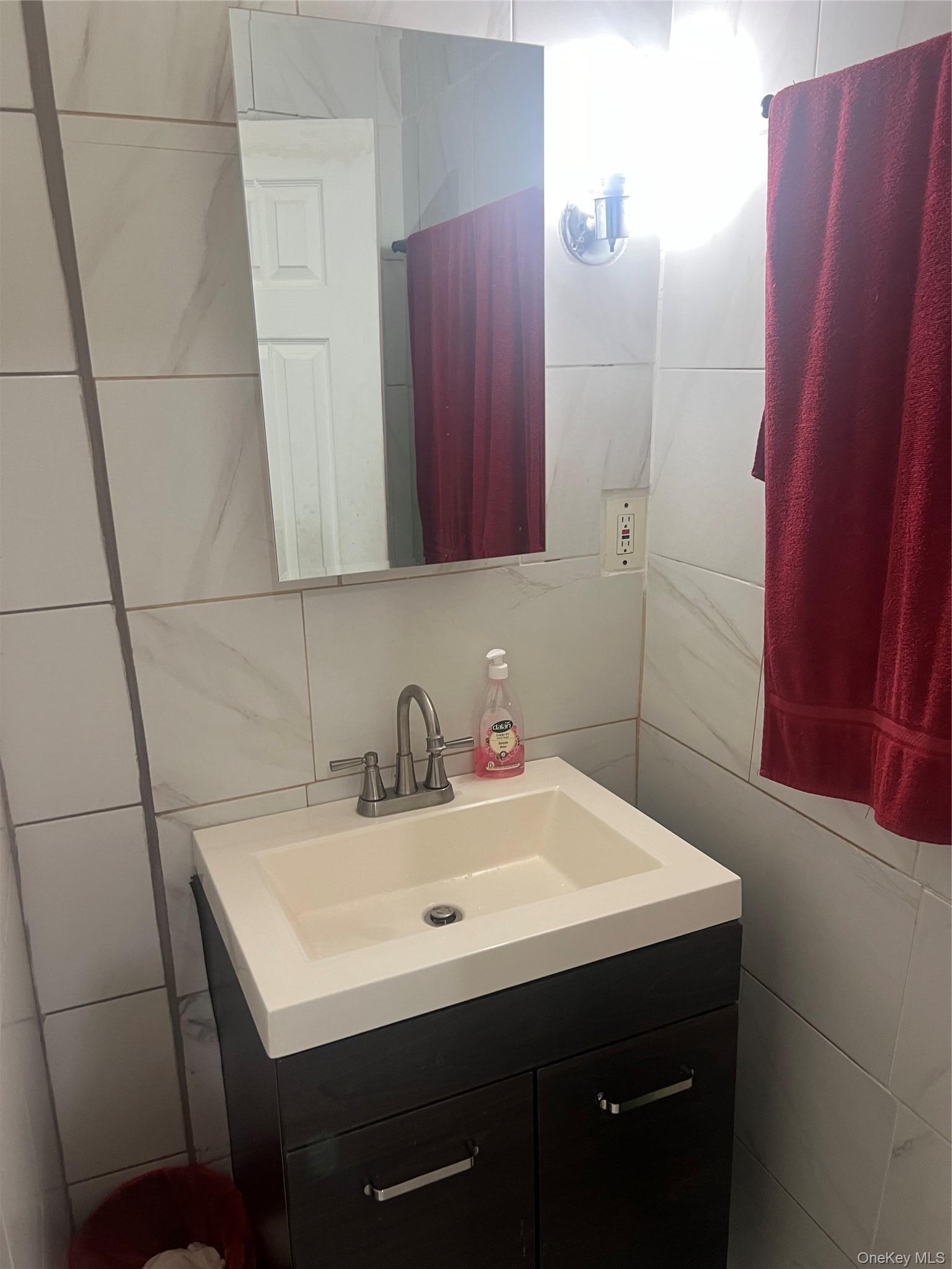 Single Family Saint Lawrence Avenue  Bronx, NY 10472, MLS-1034582-17