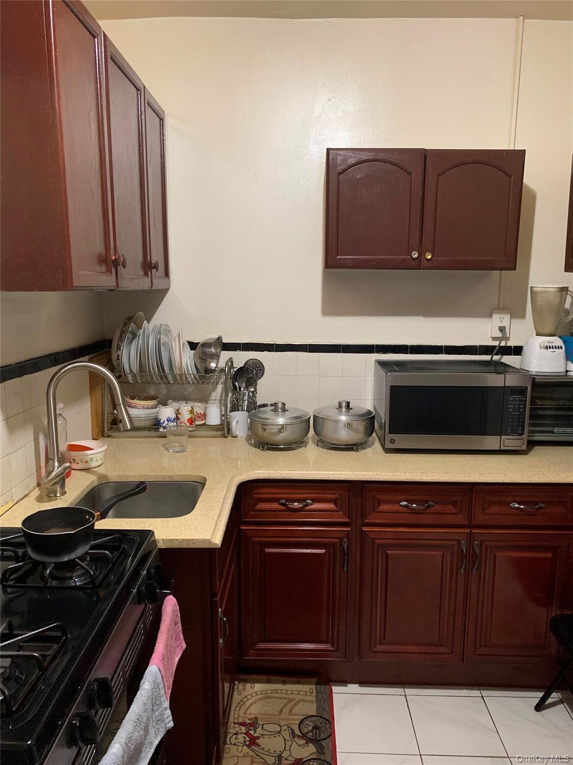 Single Family Saint Lawrence Avenue Bronx, NY 10472, MLS-1034582-4