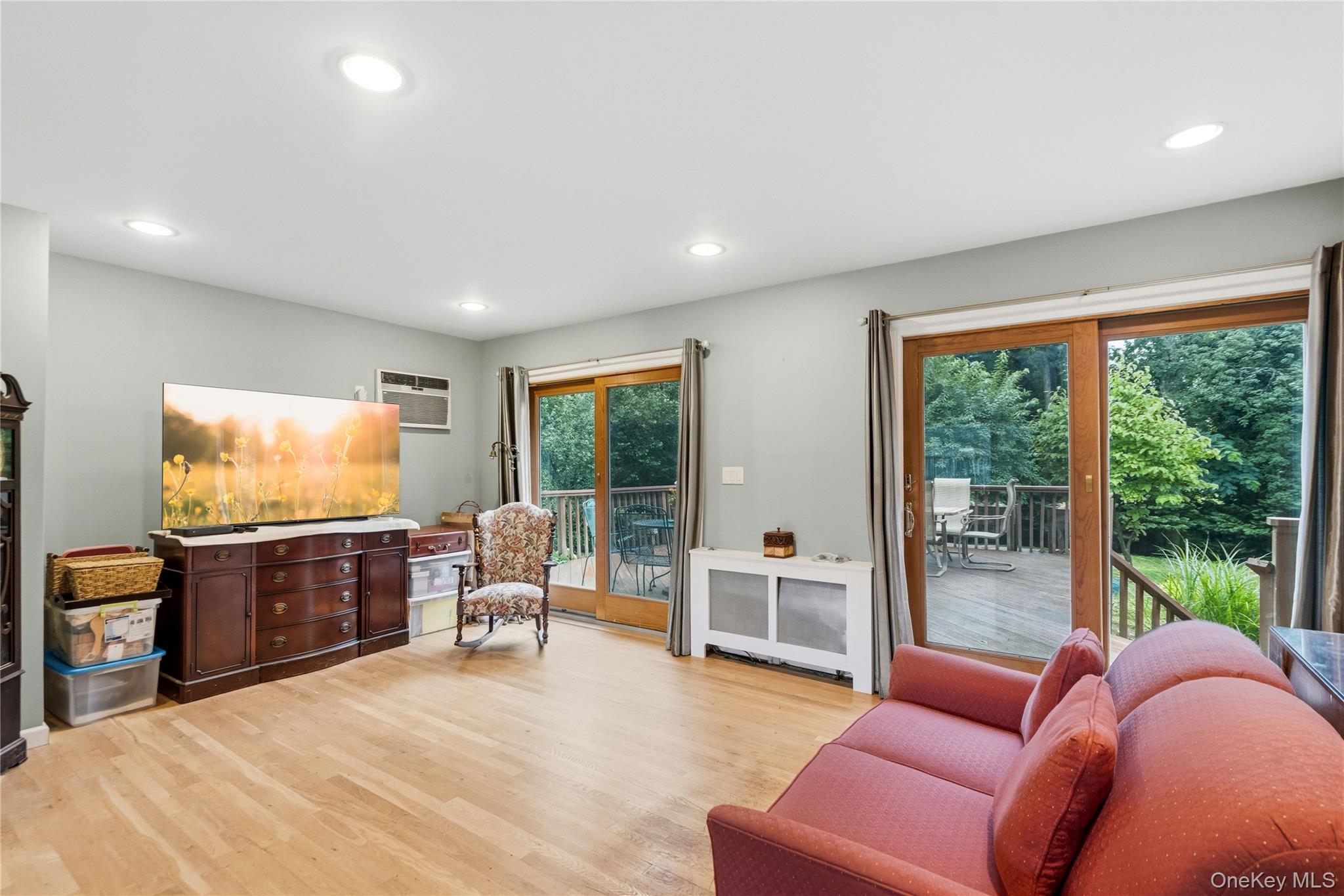 Single Family Eastwood Drive  Suffolk County, NY 11703, MLS-1034598-8
