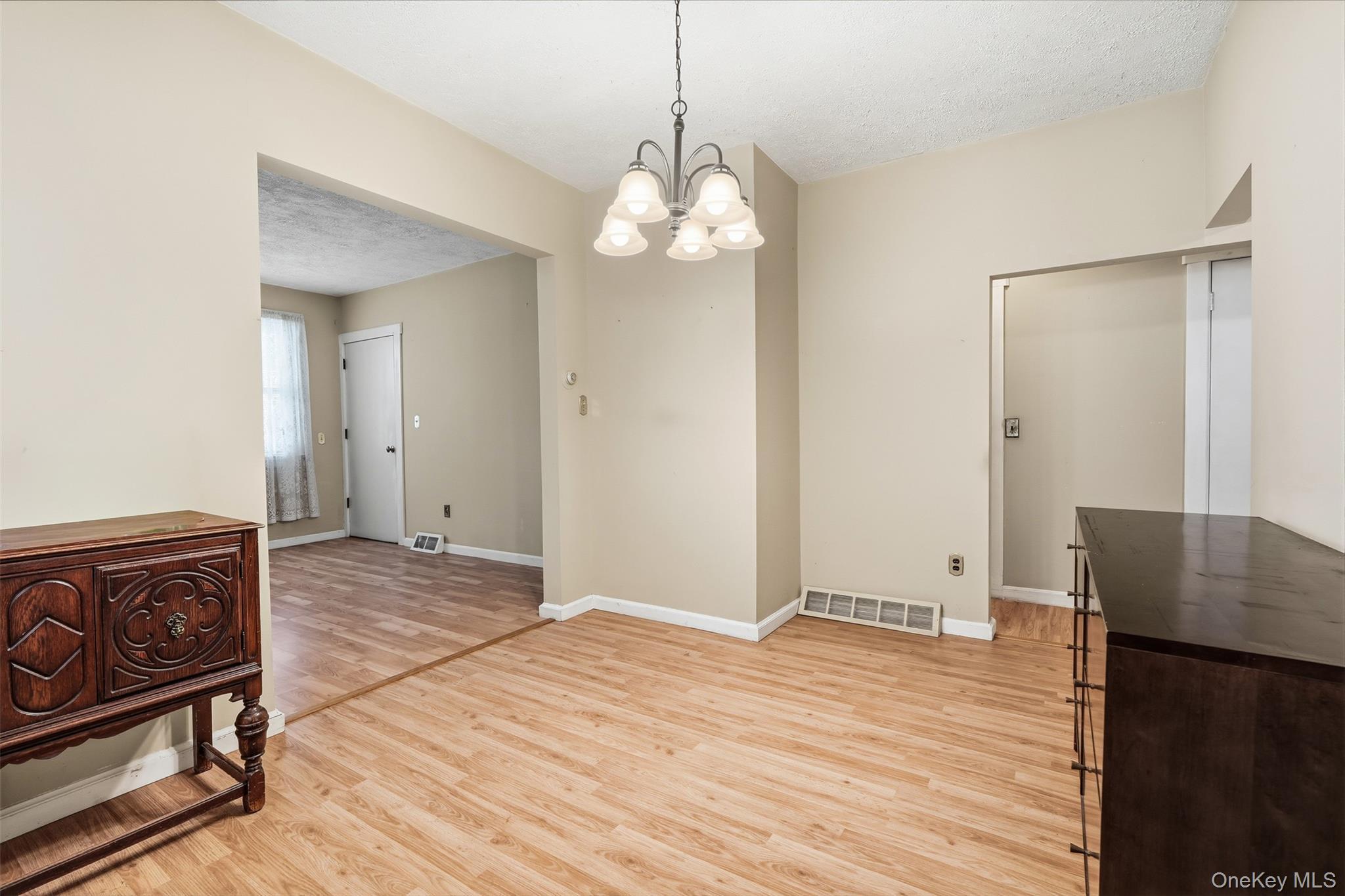Single Family Demorest Avenue  Staten Island, NY 10314, MLS-1034610-17