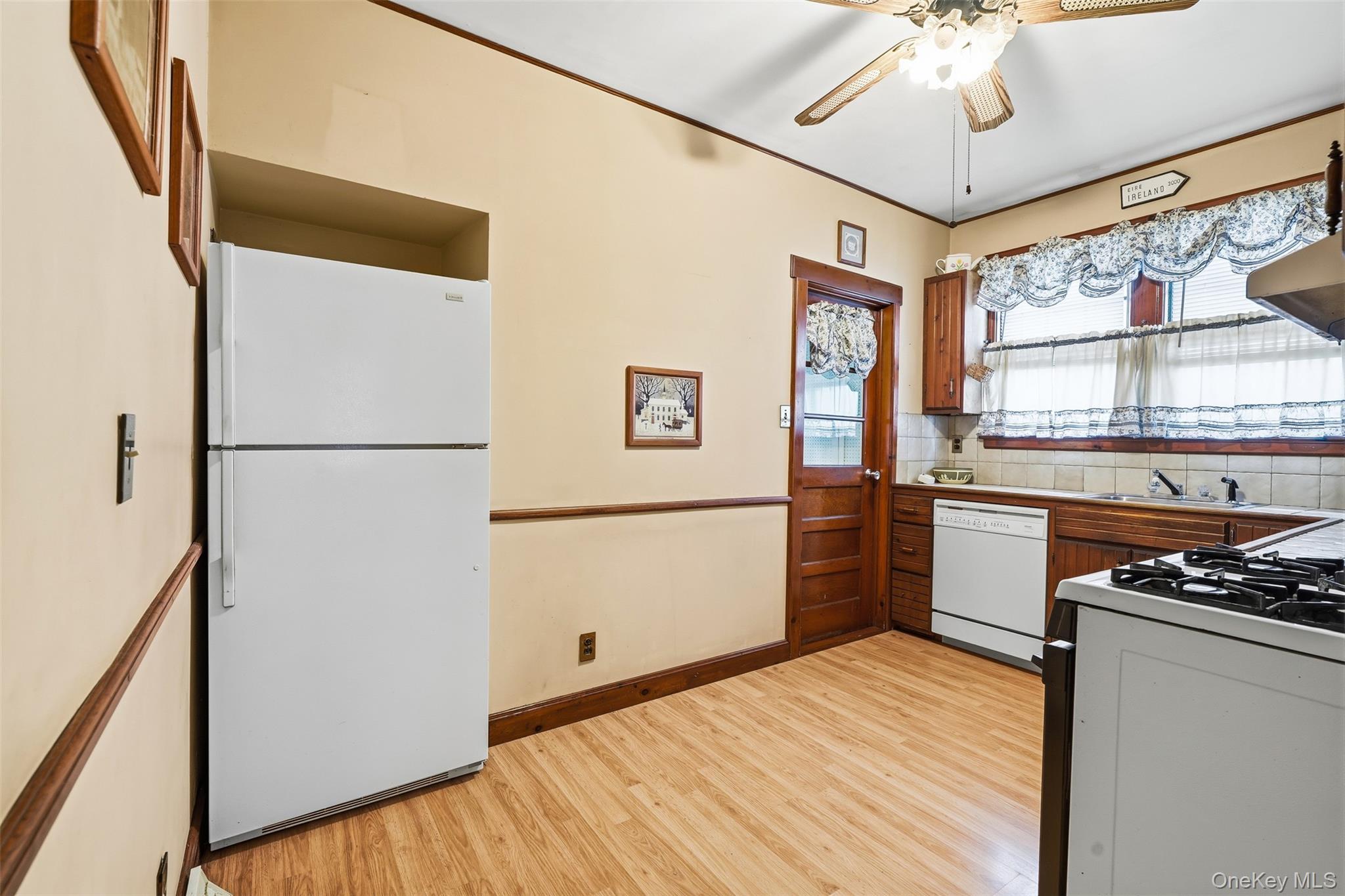 Single Family Demorest Avenue  Staten Island, NY 10314, MLS-1034610-18