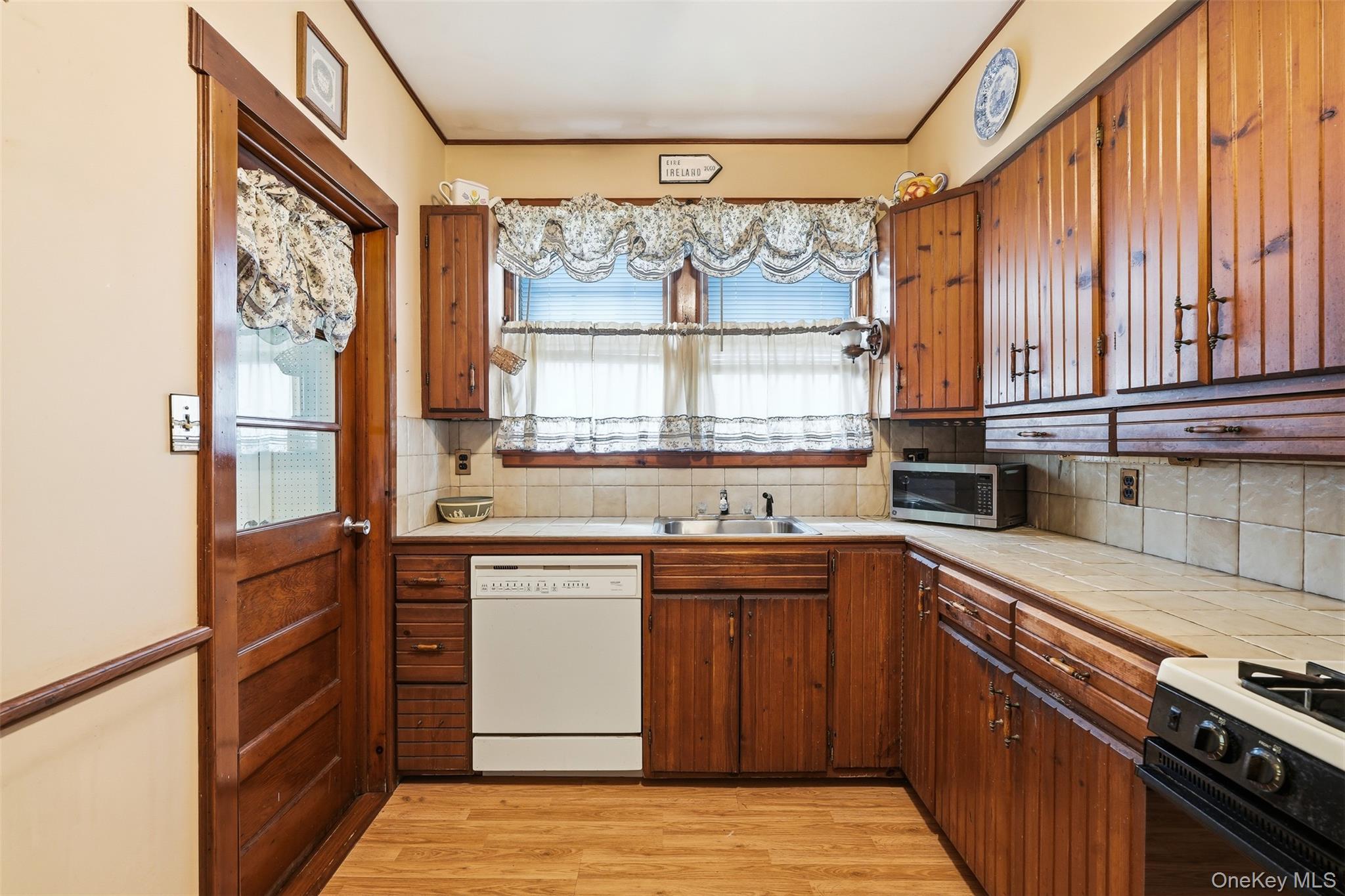 Single Family Demorest Avenue  Staten Island, NY 10314, MLS-1034610-20