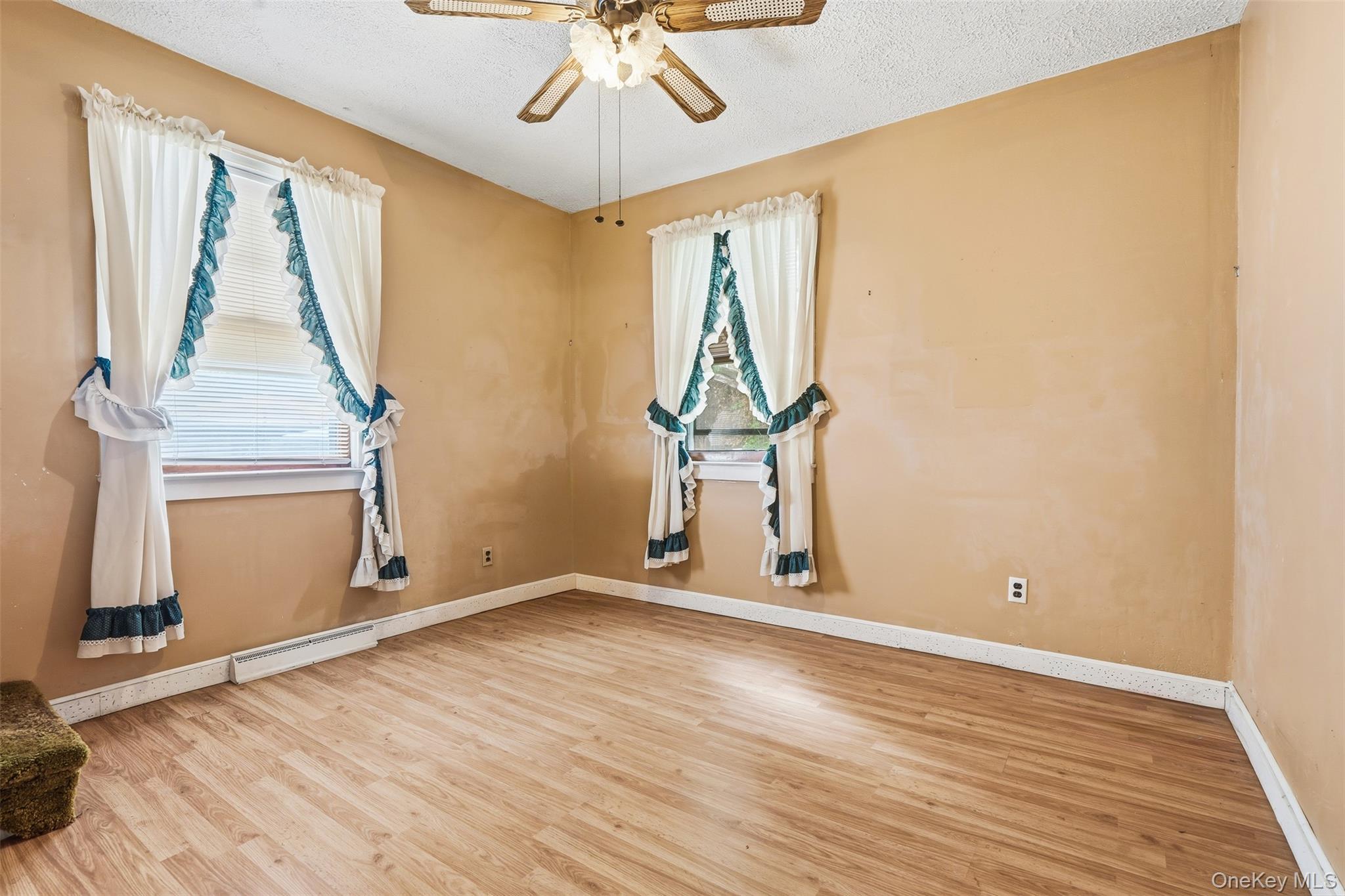 Single Family Demorest Avenue  Staten Island, NY 10314, MLS-1034610-26