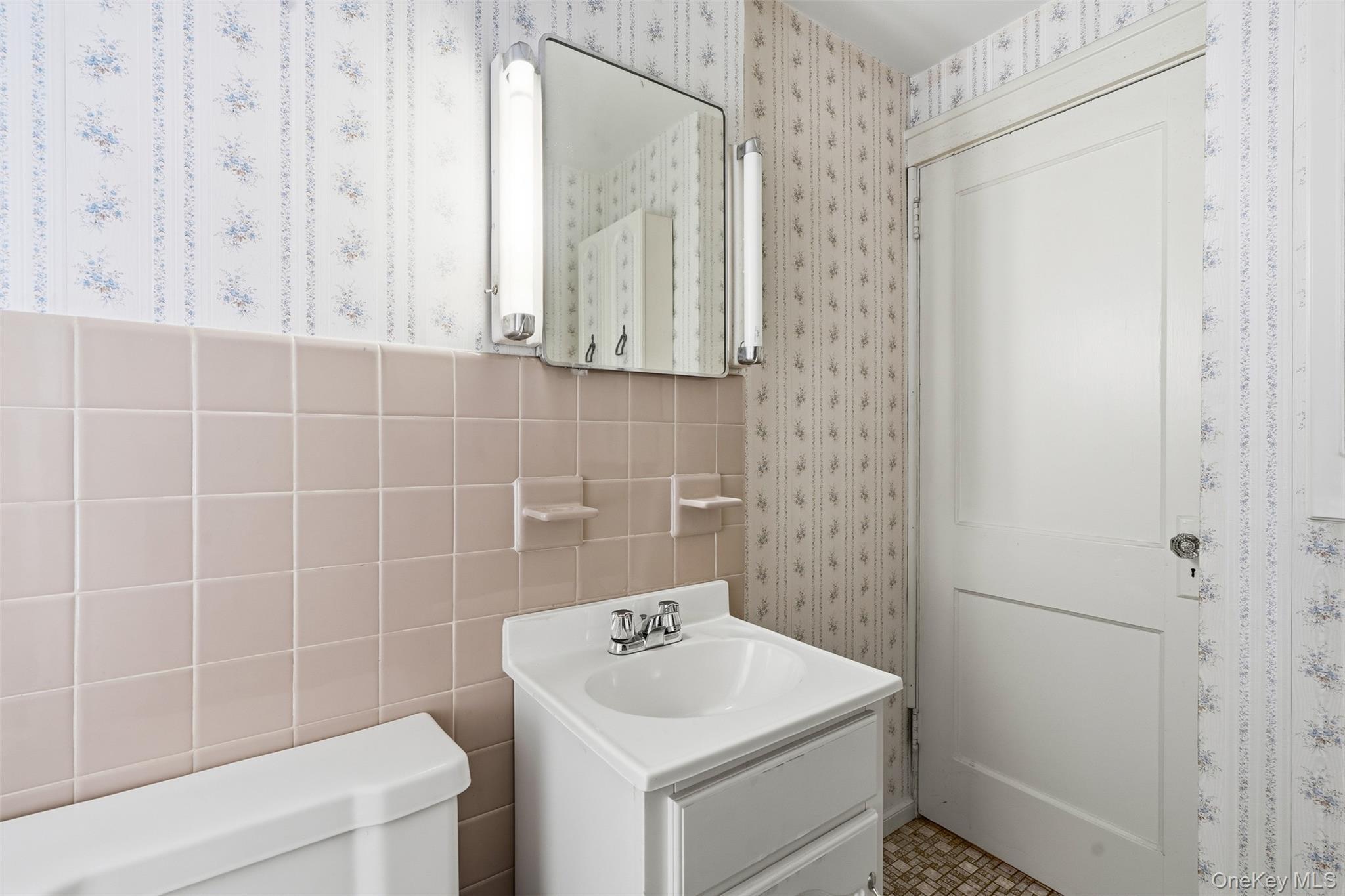 Single Family Demorest Avenue  Staten Island, NY 10314, MLS-1034610-31
