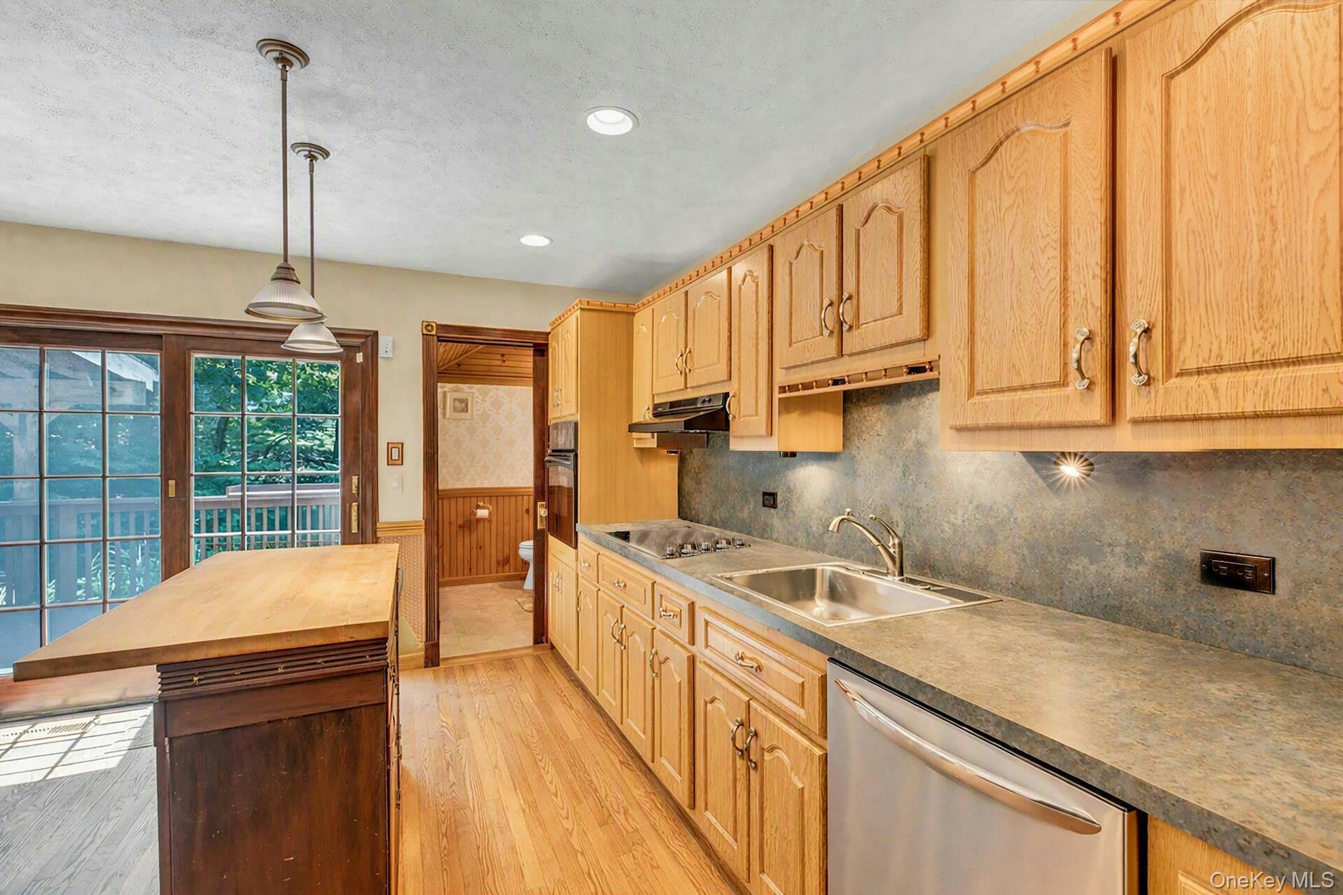 Single Family Columbine Avenue N Suffolk County, NY 11946, MLS-1034637-21