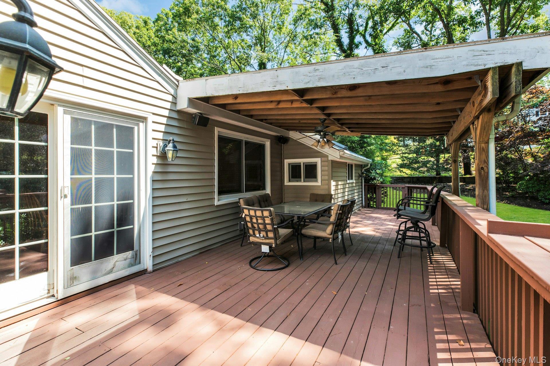 Single Family Columbine Avenue N Suffolk County, NY 11946, MLS-1034637-25
