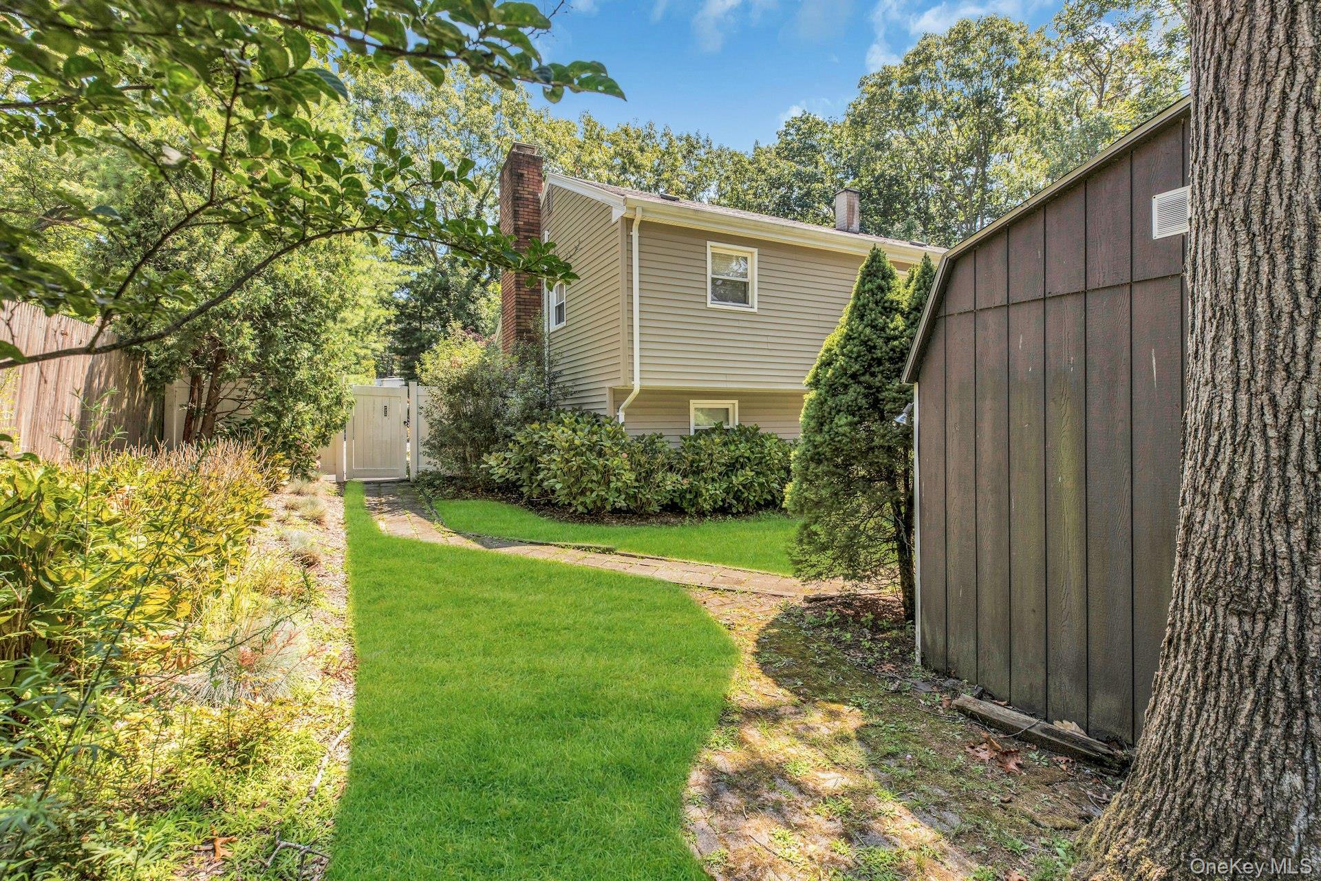 Single Family Columbine Avenue N Suffolk County, NY 11946, MLS-1034637-31