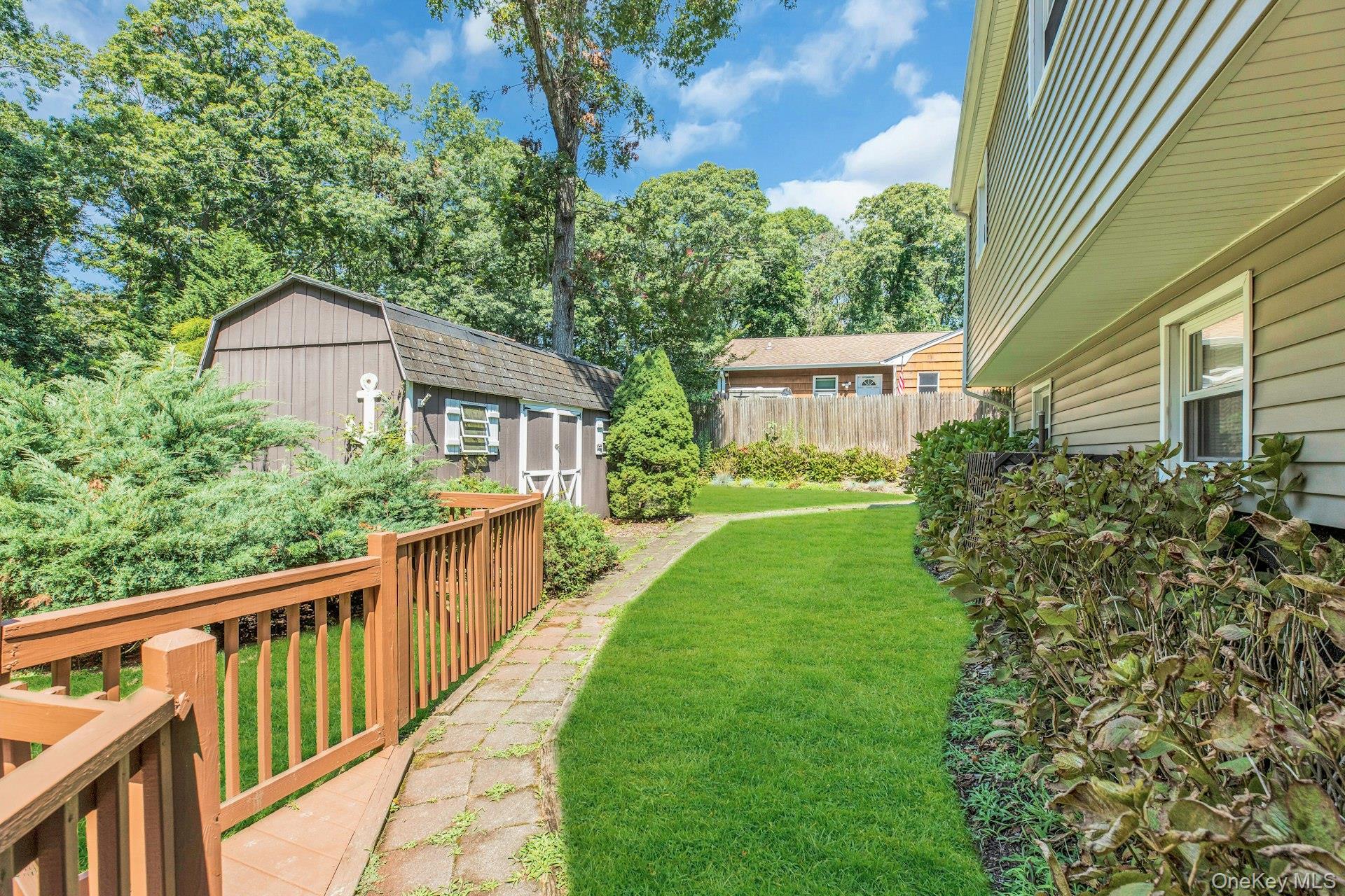 Single Family Columbine Avenue N Suffolk County, NY 11946, MLS-1034637-34
