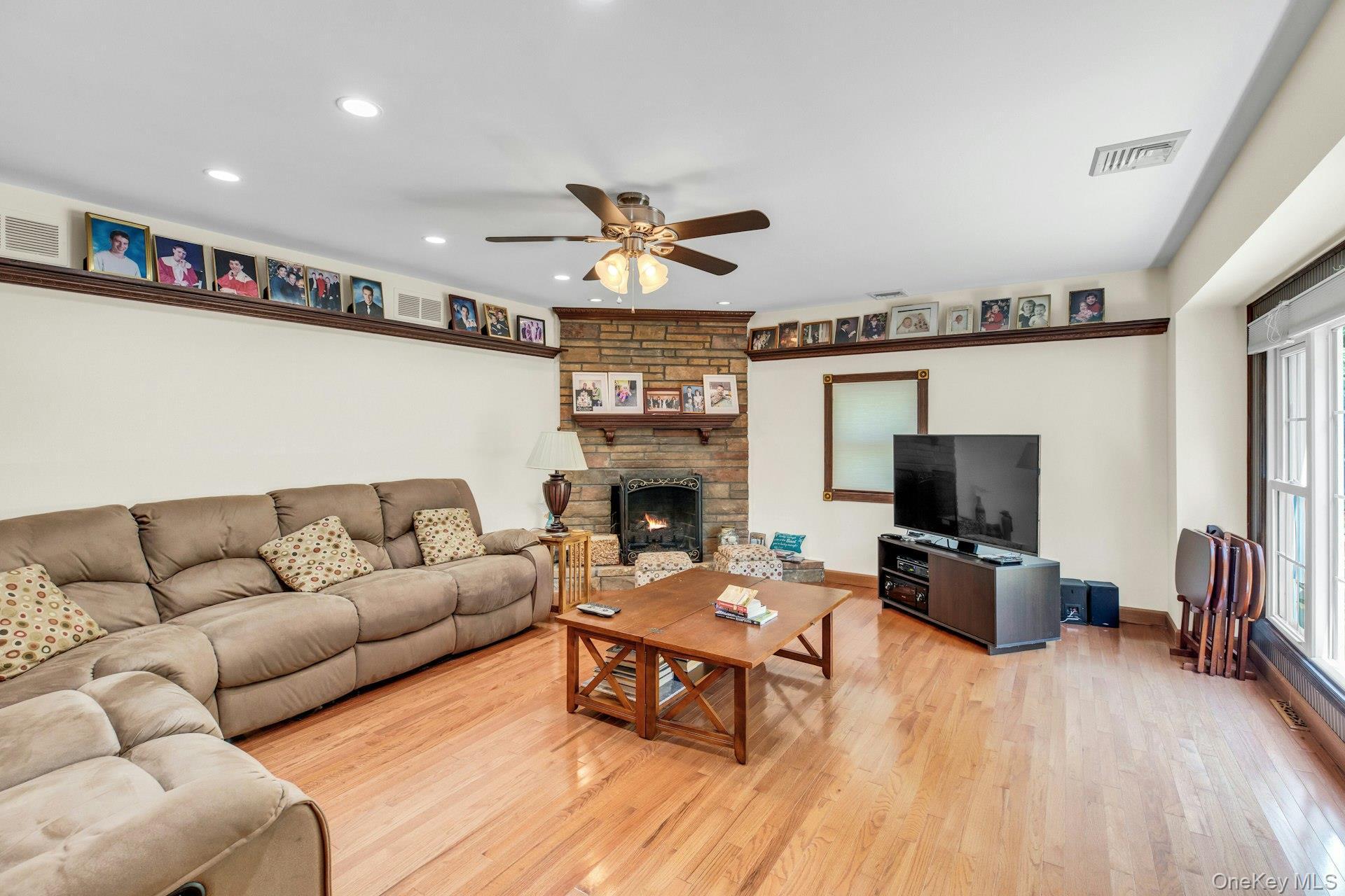 Single Family Columbine Avenue N Suffolk County, NY 11946, MLS-1034637-6