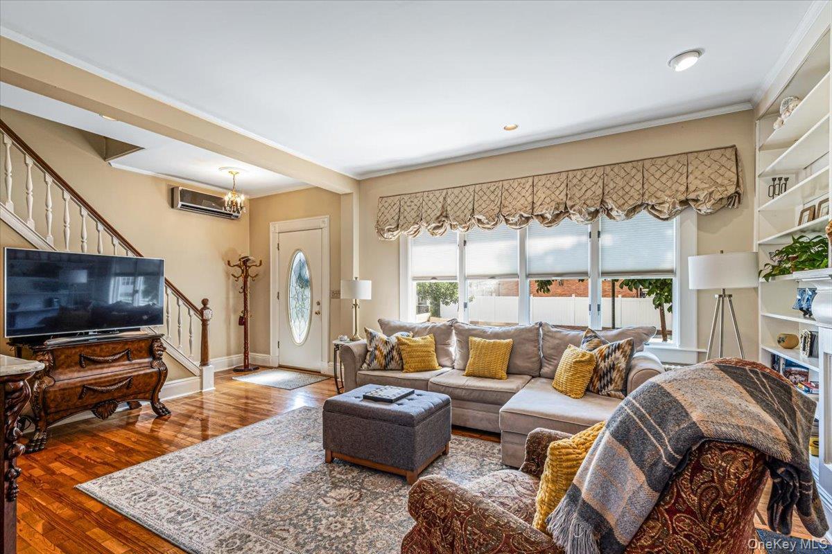 Single Family 149th Street  Queens, NY 11357, MLS-1034648-6