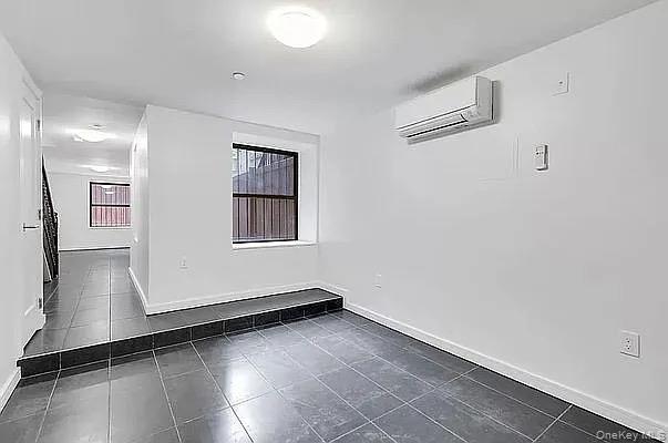 Single Family W 137th Street Manhattan, NY 10030, MLS-1034655-10