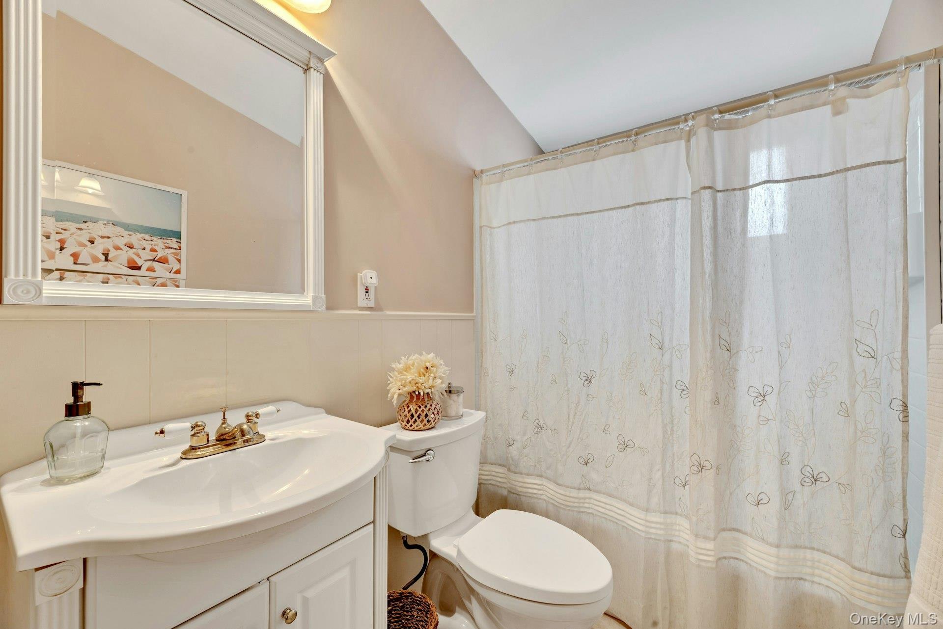 Single Family Crestwood Lane Suffolk County, NY 11779, MLS-1034658-22