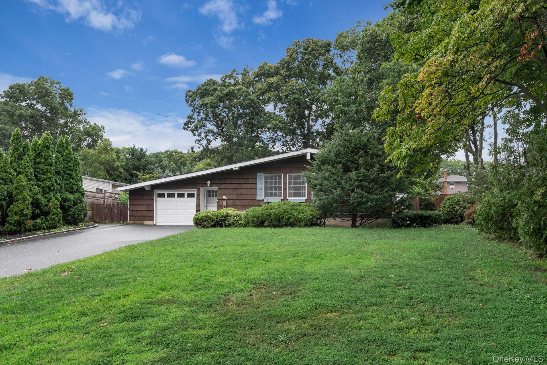 Single Family Crestwood Lane Suffolk County, NY 11779, MLS-1034658-4