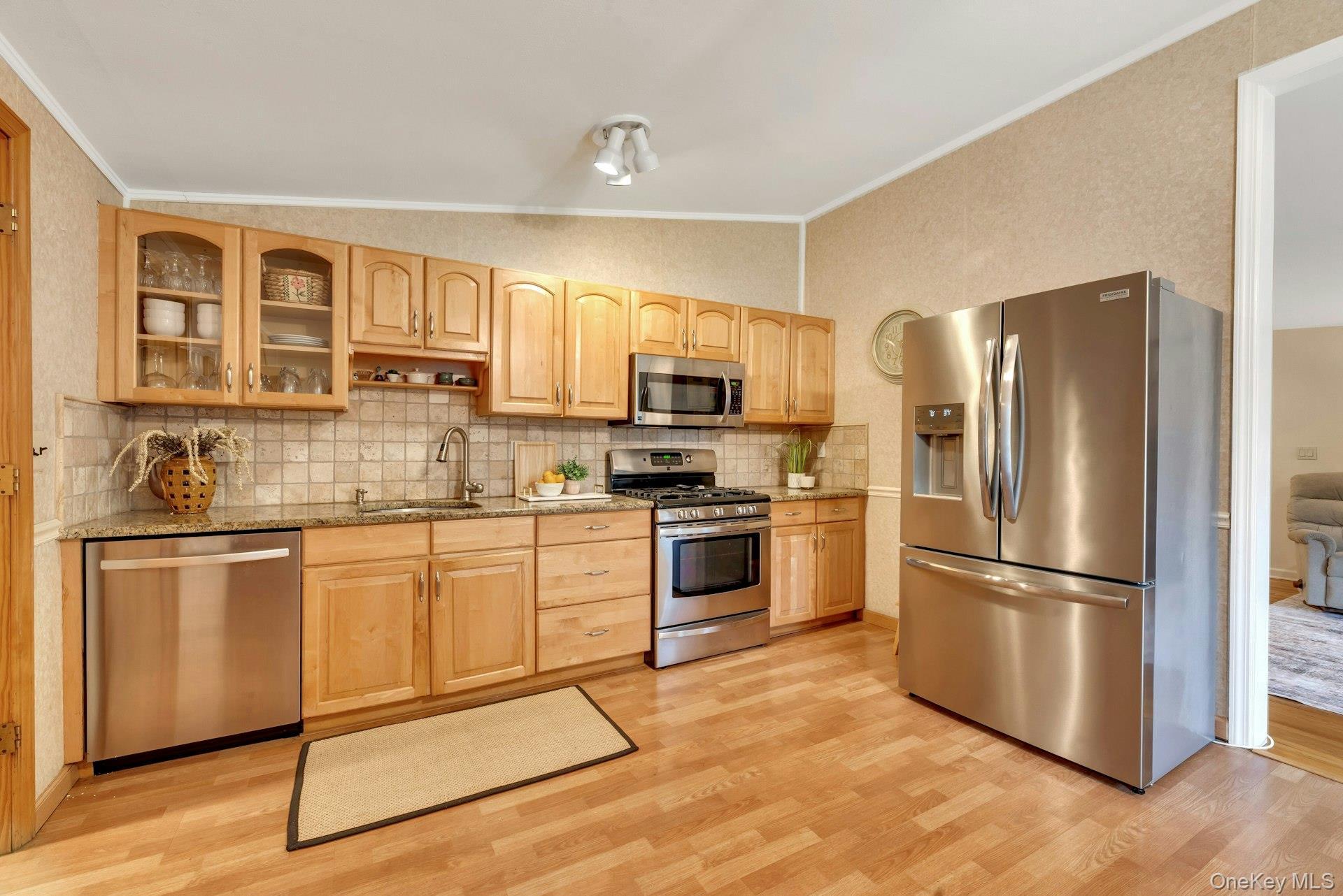 Single Family Crestwood Lane Suffolk County, NY 11779, MLS-1034658-9