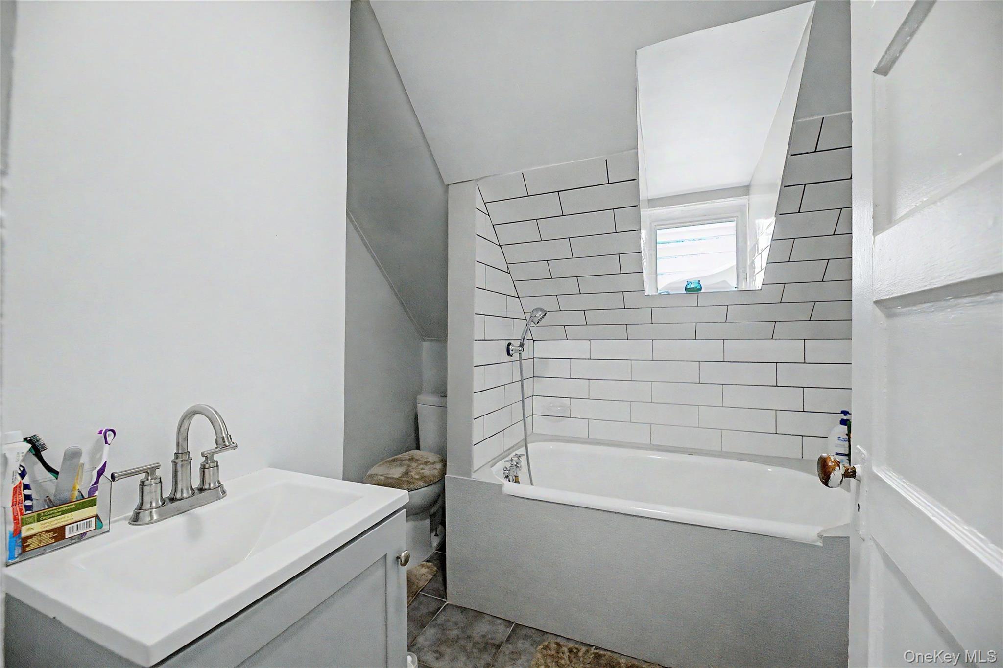 Single Family Crescent Place  Westchester County, NY 10704, MLS-1034742-10