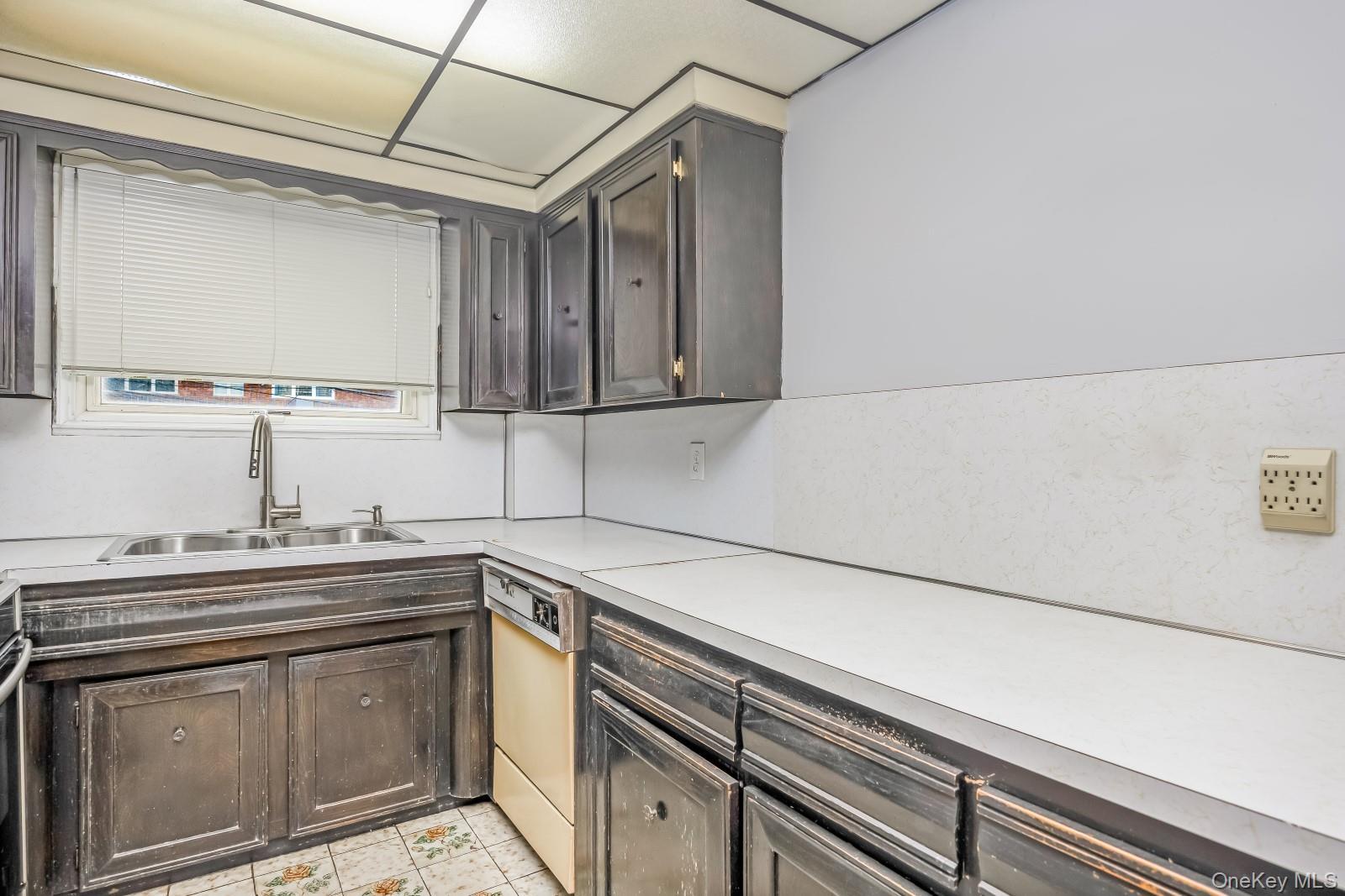 Single Family 75th Street Queens, NY 11379, MLS-1034758-16