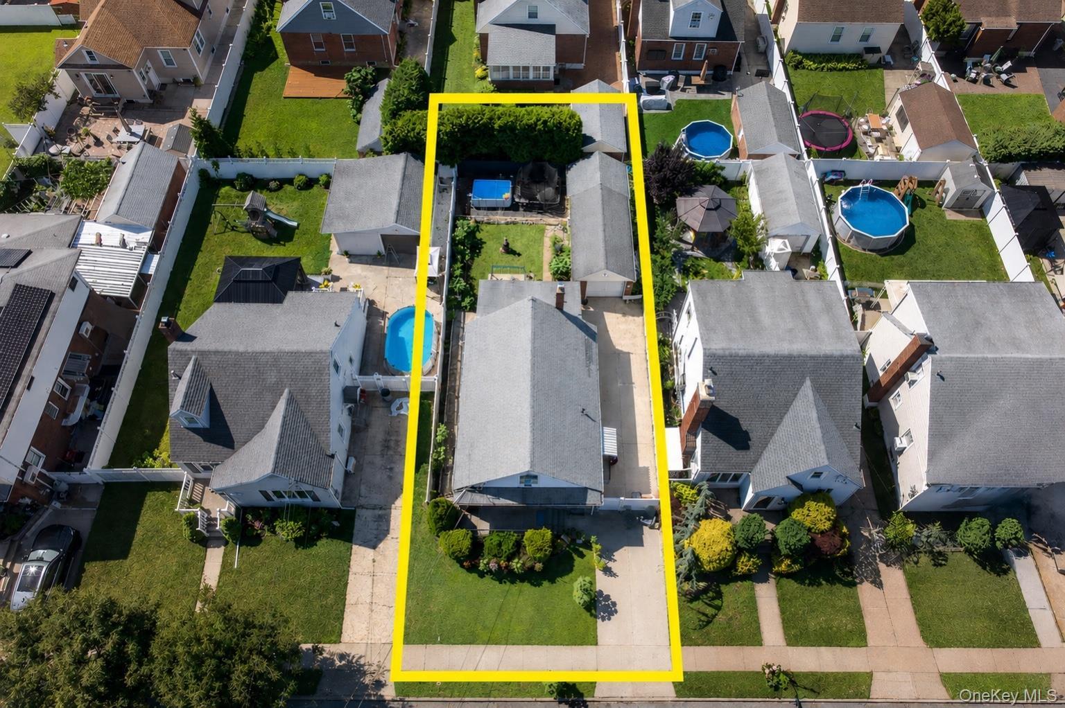 Single Family Phoebe Street Nassau County, NY 11010, MLS-1034827-24