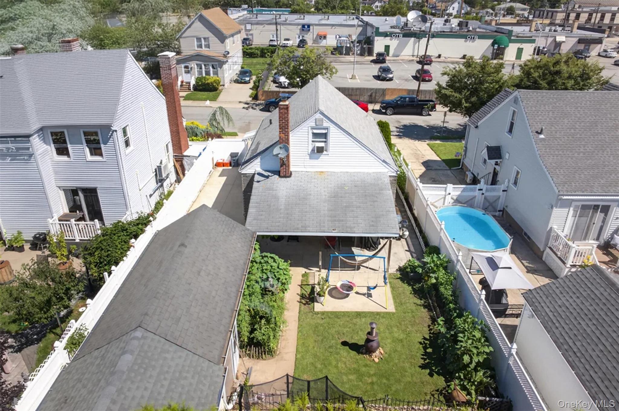 Single Family Phoebe Street Nassau County, NY 11010, MLS-1034827-25