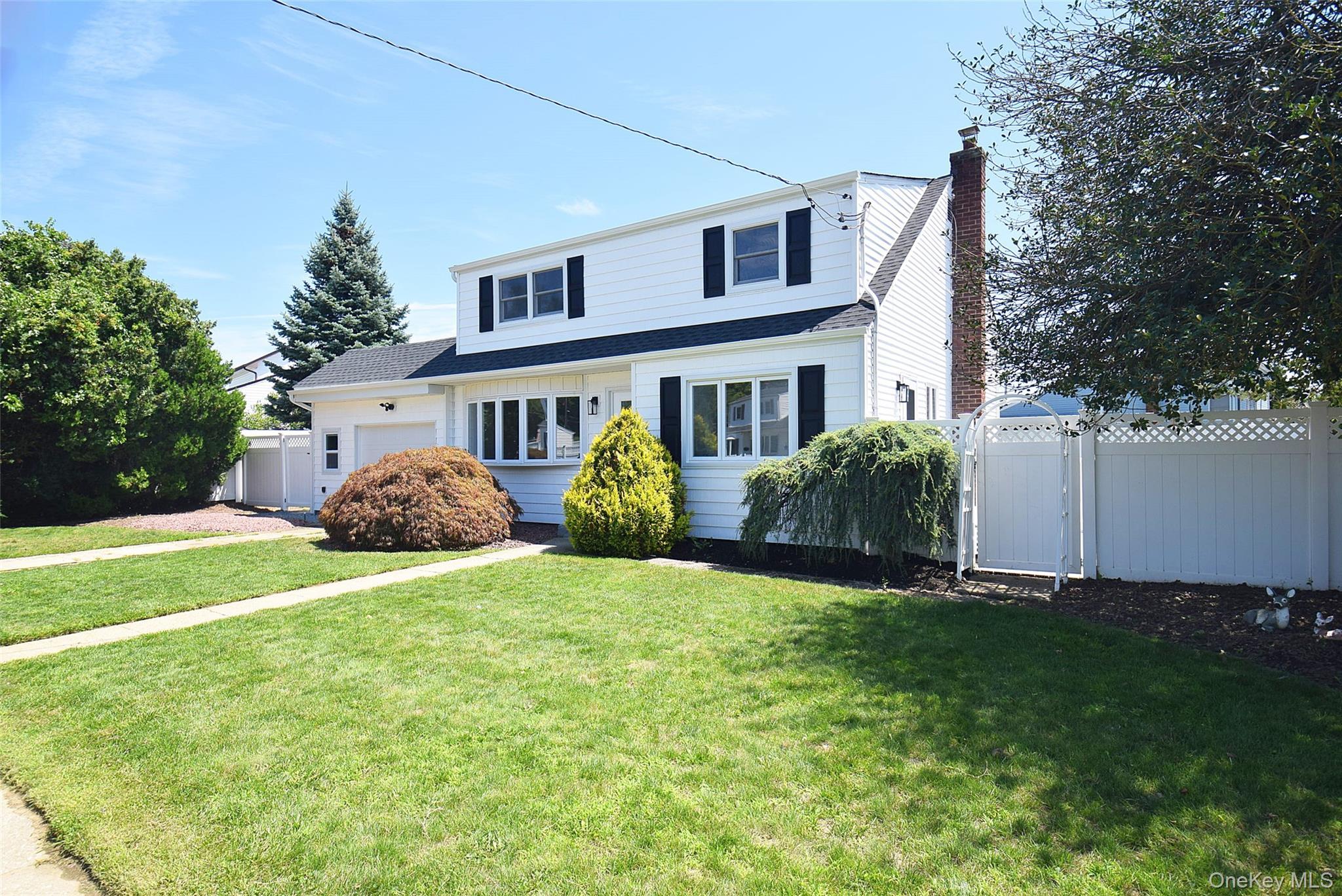 Single Family Raynor Street  Suffolk County, NY 11704, MLS-1034844-3