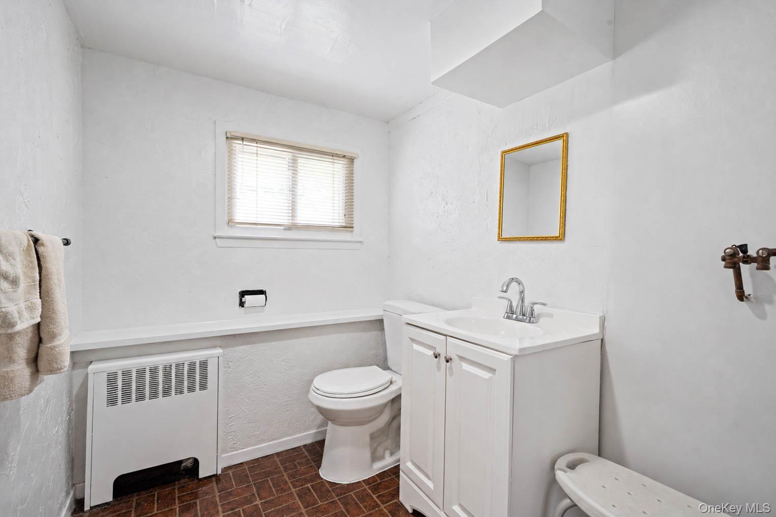 Single Family Hynes Place Nassau County, NY 11710, MLS-1034854-25