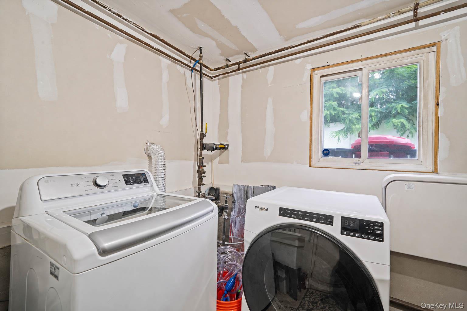 Single Family Hynes Place Nassau County, NY 11710, MLS-1034854-28