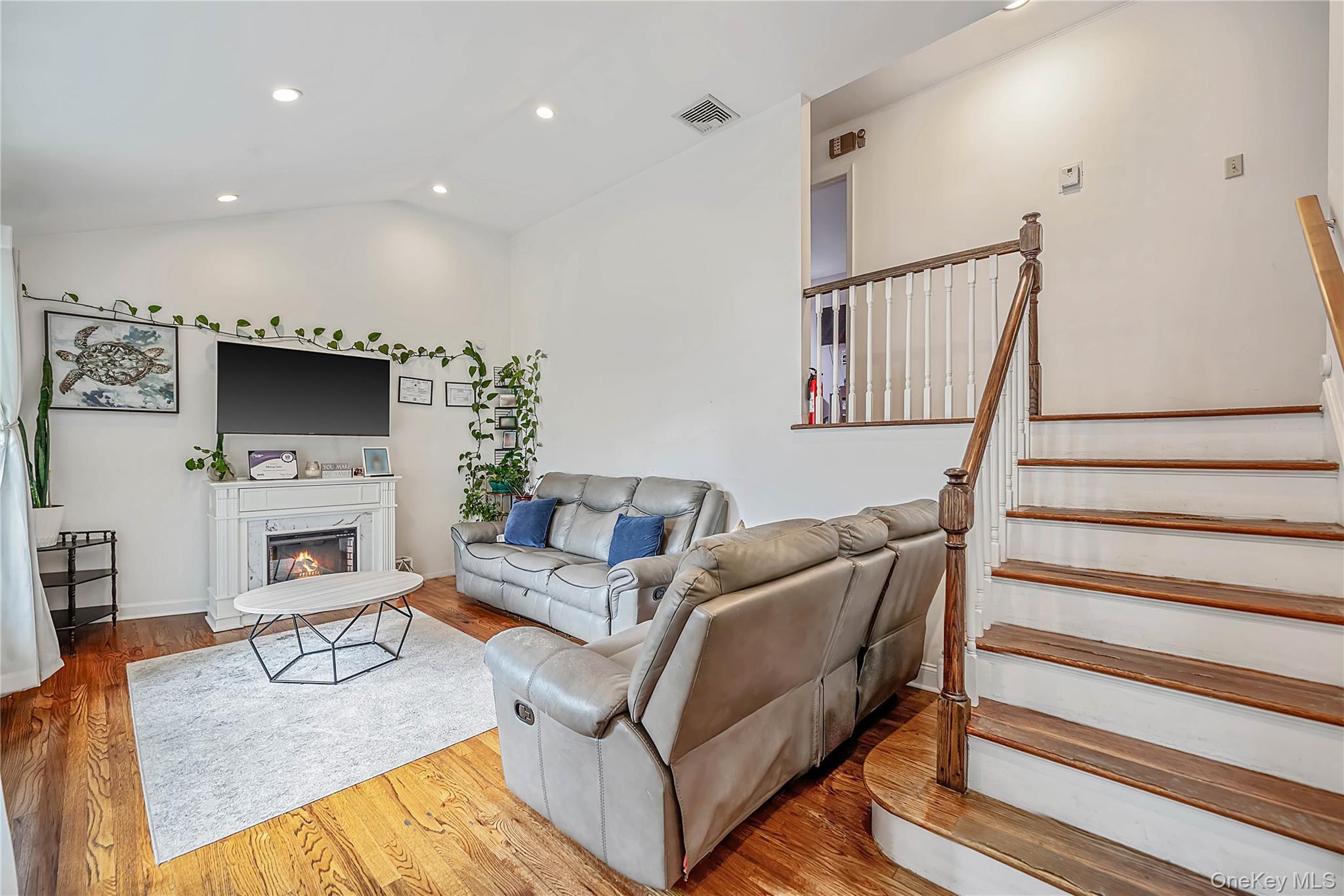 Single Family Hynes Place Nassau County, NY 11710, MLS-1034854-4