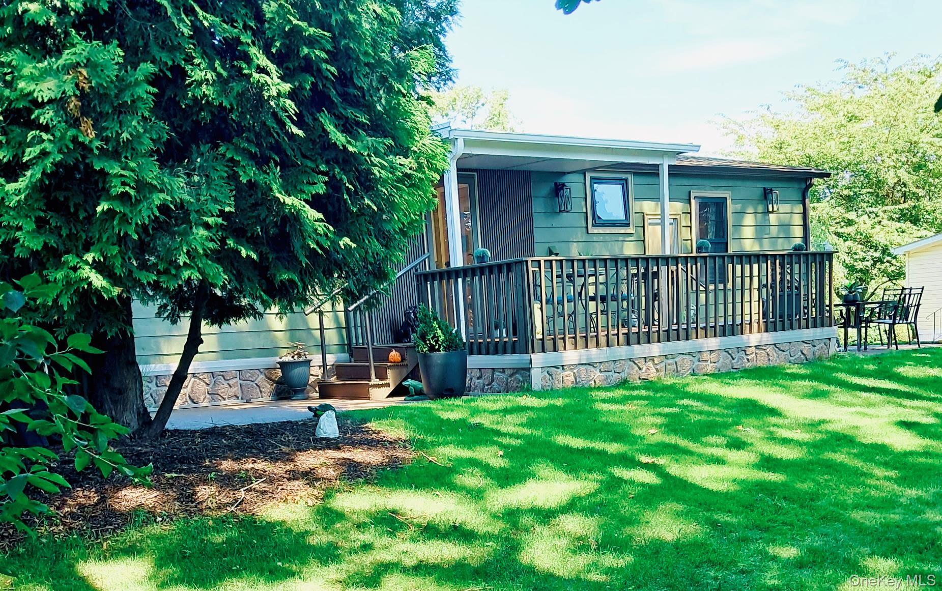 Single Family Old Country Road  Suffolk County, NY 11901, MLS-1034880-4