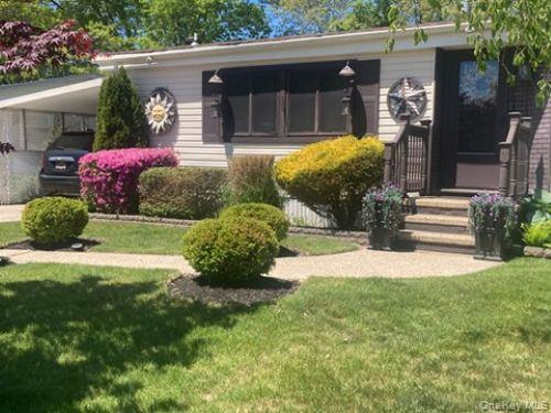 Single Family Old Country Road Suffolk County, NY 11901, MLS-1034893-2