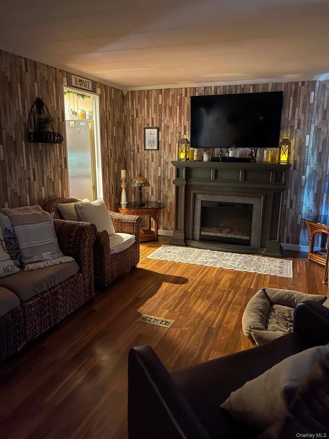 Single Family Old Country Road Suffolk County, NY 11901, MLS-1034893-23