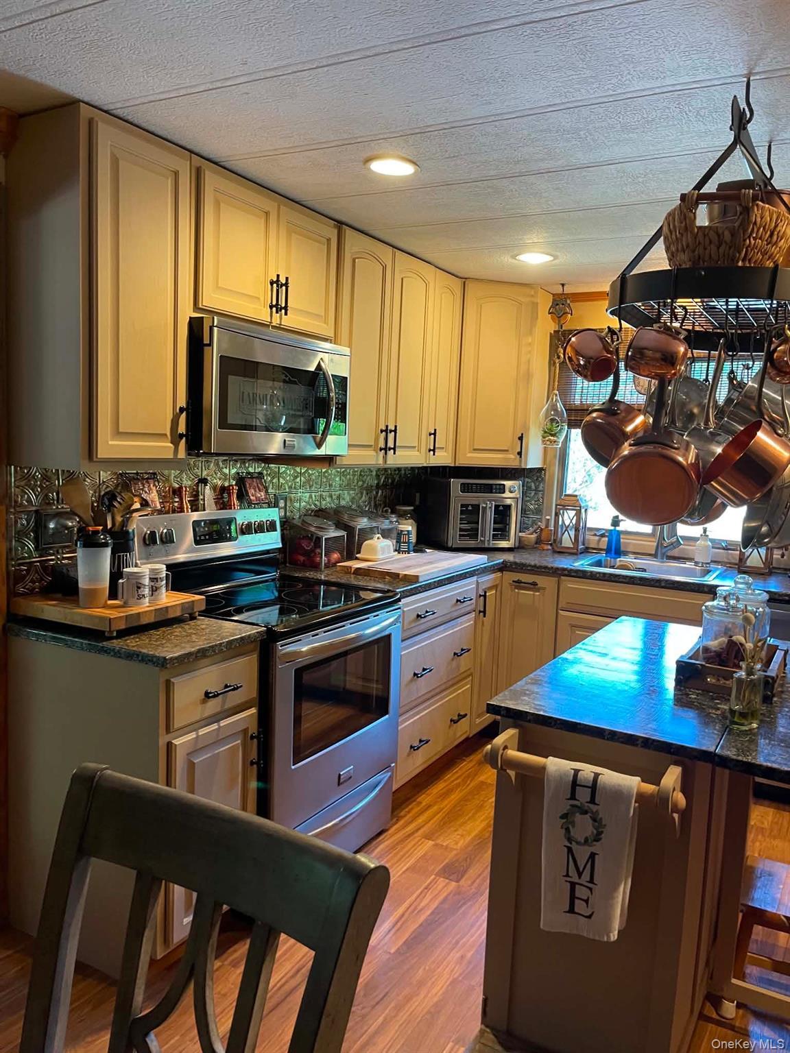 Single Family Old Country Road Suffolk County, NY 11901, MLS-1034893-24