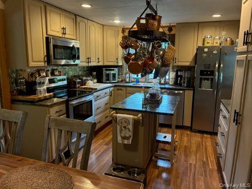 Single Family Old Country Road Suffolk County, NY 11901, MLS-1034893-26