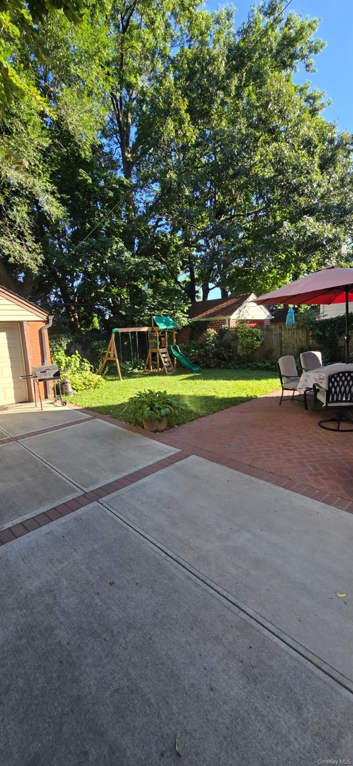 Single Family Whitehall Terrace Queens, NY 11427, MLS-1034899-23
