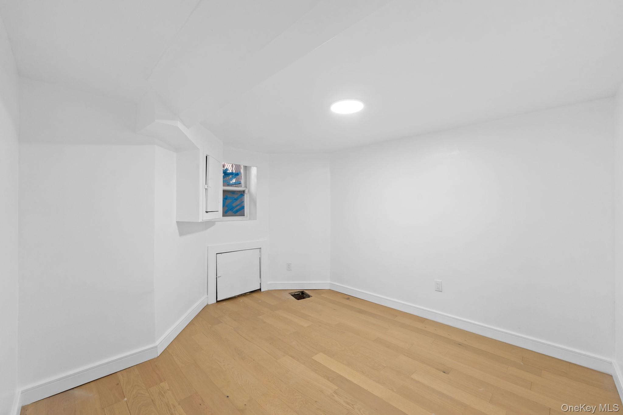 Single Family Bainbridge Avenue Bronx, NY 10458, MLS-1034944-13
