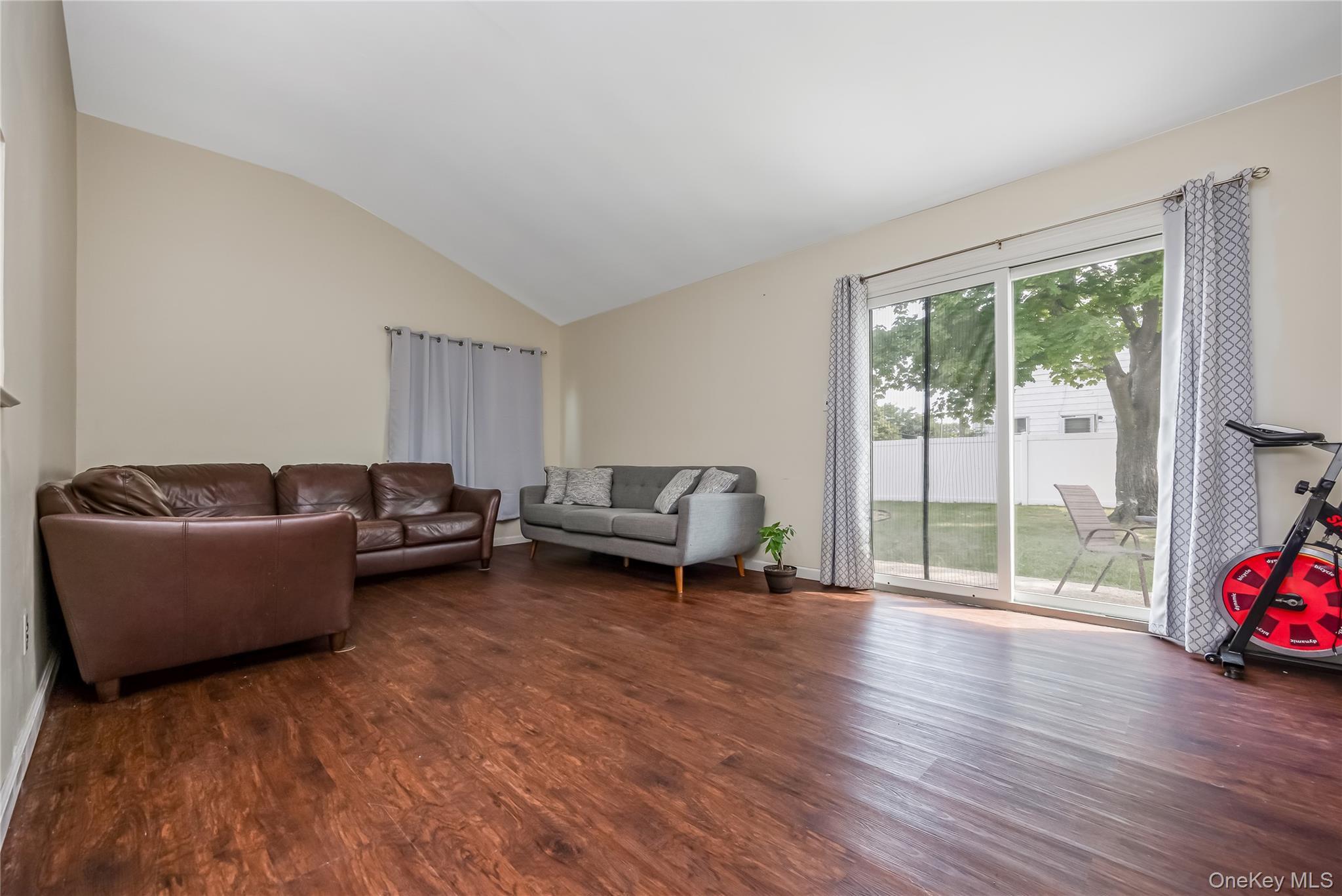Single Family Autumn Lane Suffolk County, NY 11701, MLS-1034949-11