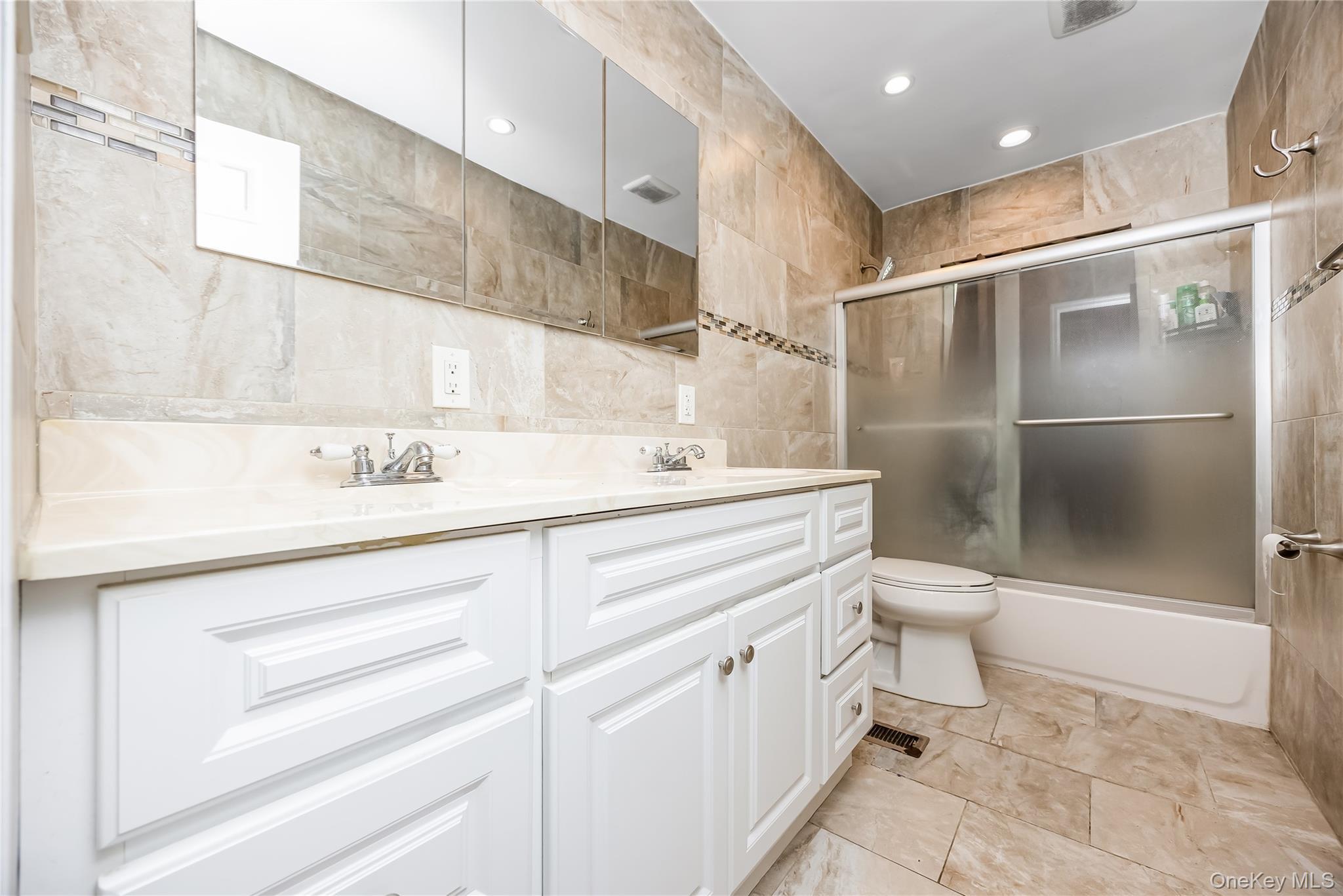 Single Family Autumn Lane Suffolk County, NY 11701, MLS-1034949-20