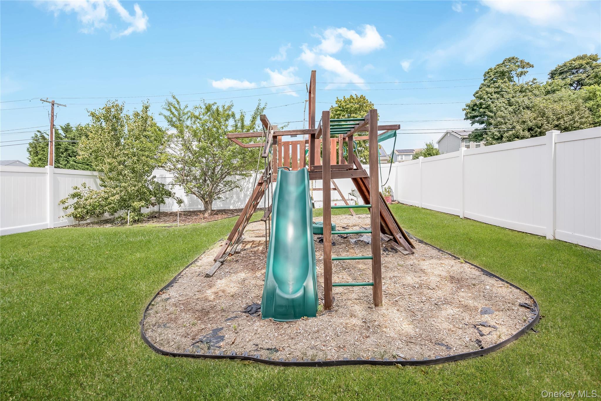 Single Family Autumn Lane Suffolk County, NY 11701, MLS-1034949-24