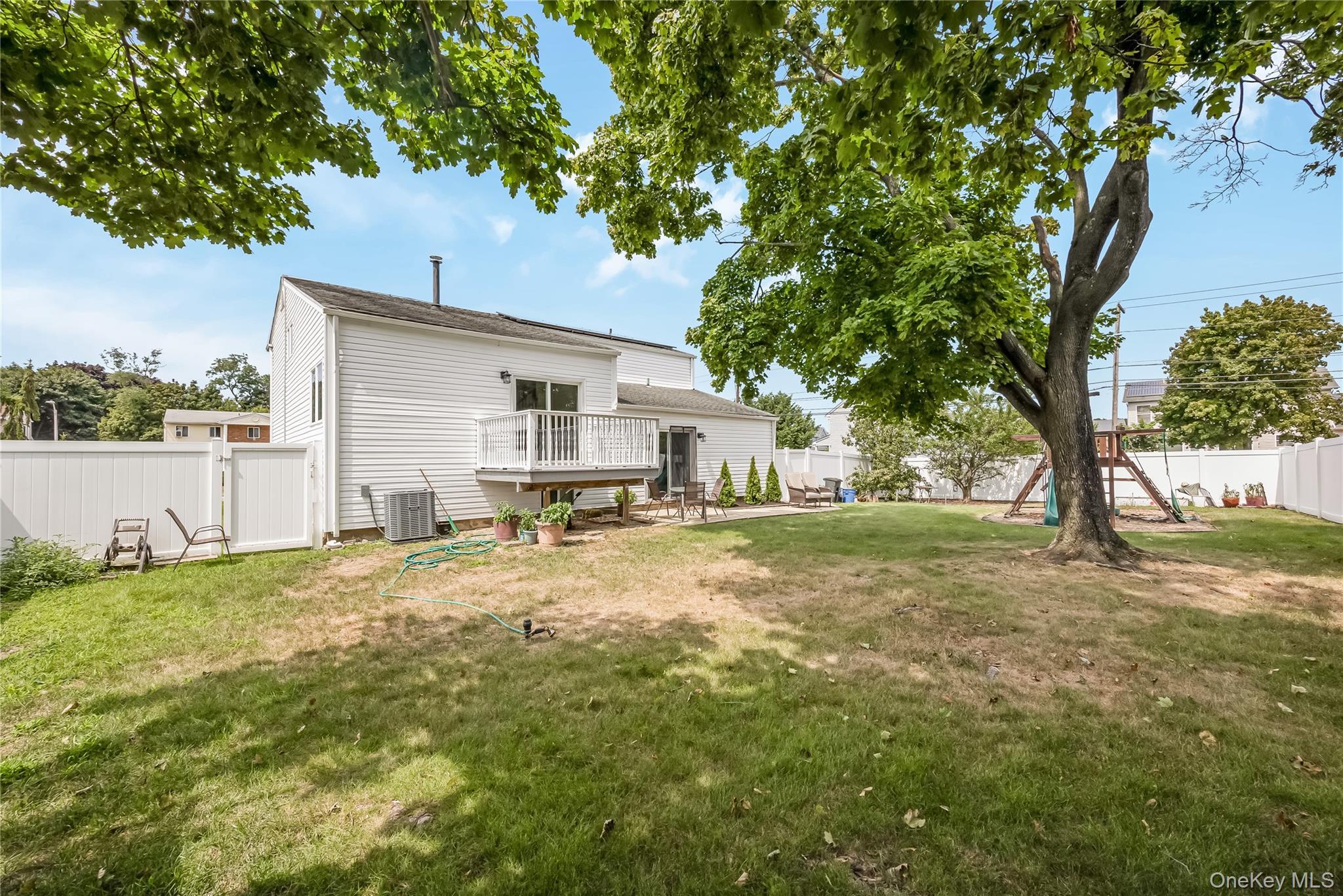 Single Family Autumn Lane Suffolk County, NY 11701, MLS-1034949-25