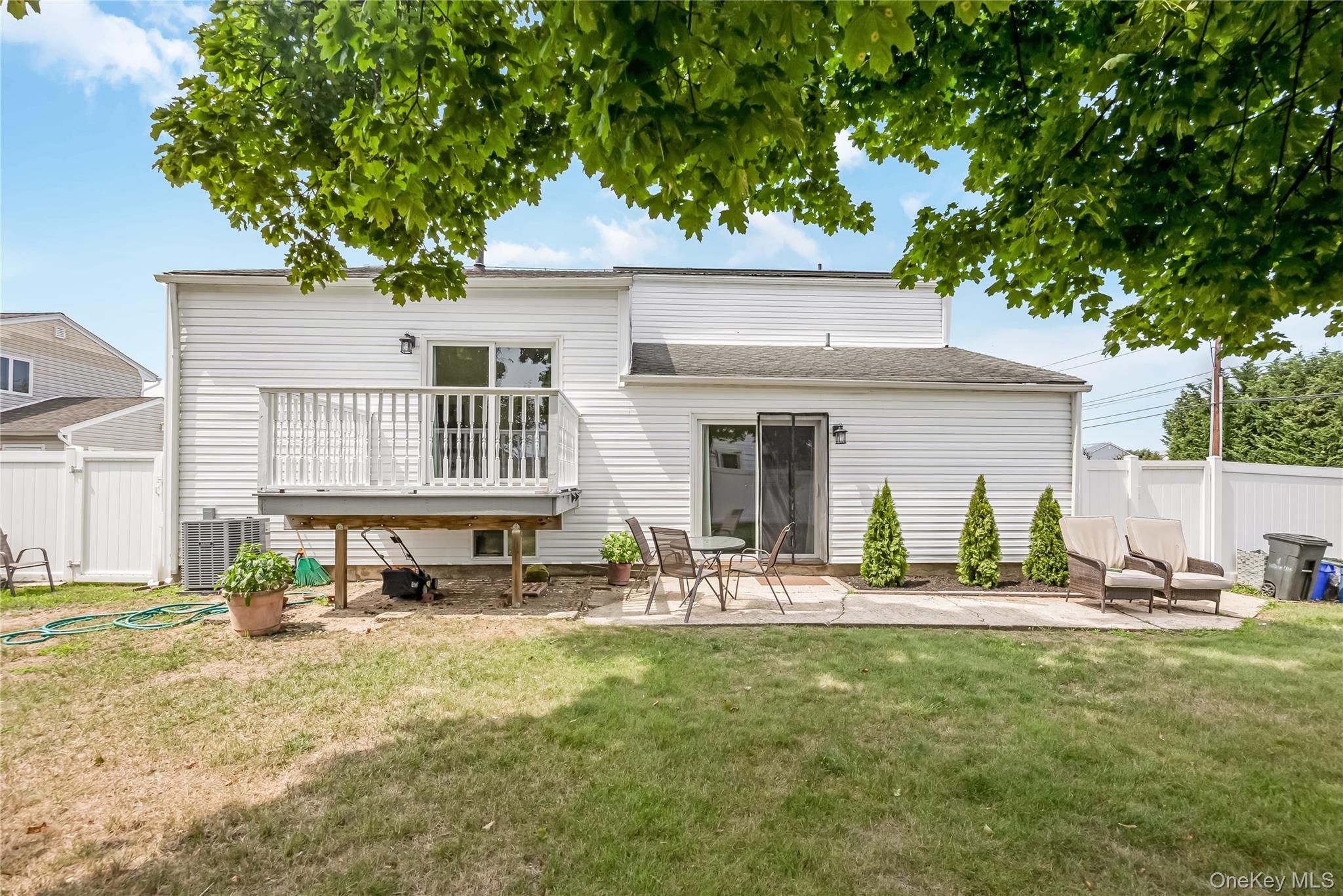 Single Family Autumn Lane Suffolk County, NY 11701, MLS-1034949-26