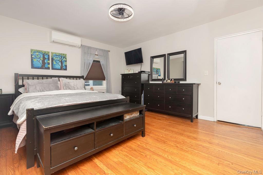 Single Family Fowler Avenue Bronx, NY 10462, MLS-1034953-17