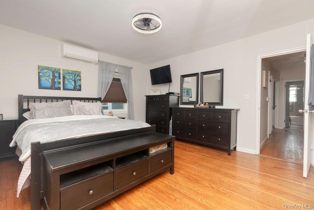 Single Family Fowler Avenue Bronx, NY 10462, MLS-1034953-18