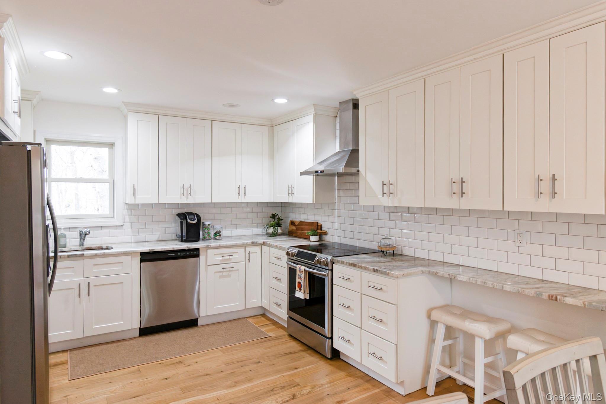 Single Family Hampton Court  Suffolk County, NY 11932, MLS-1034955-14