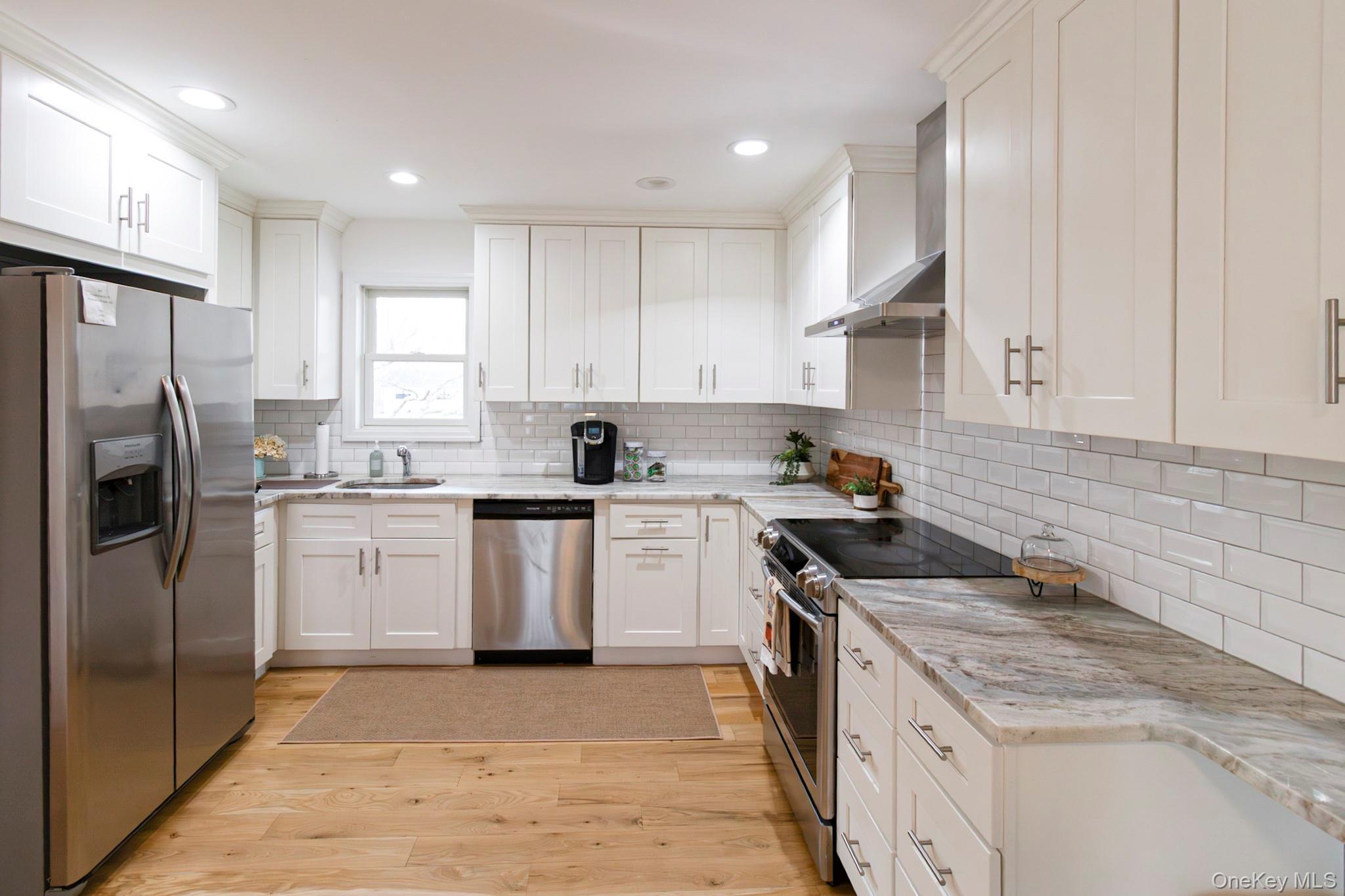 Single Family Hampton Court  Suffolk County, NY 11932, MLS-1034955-15
