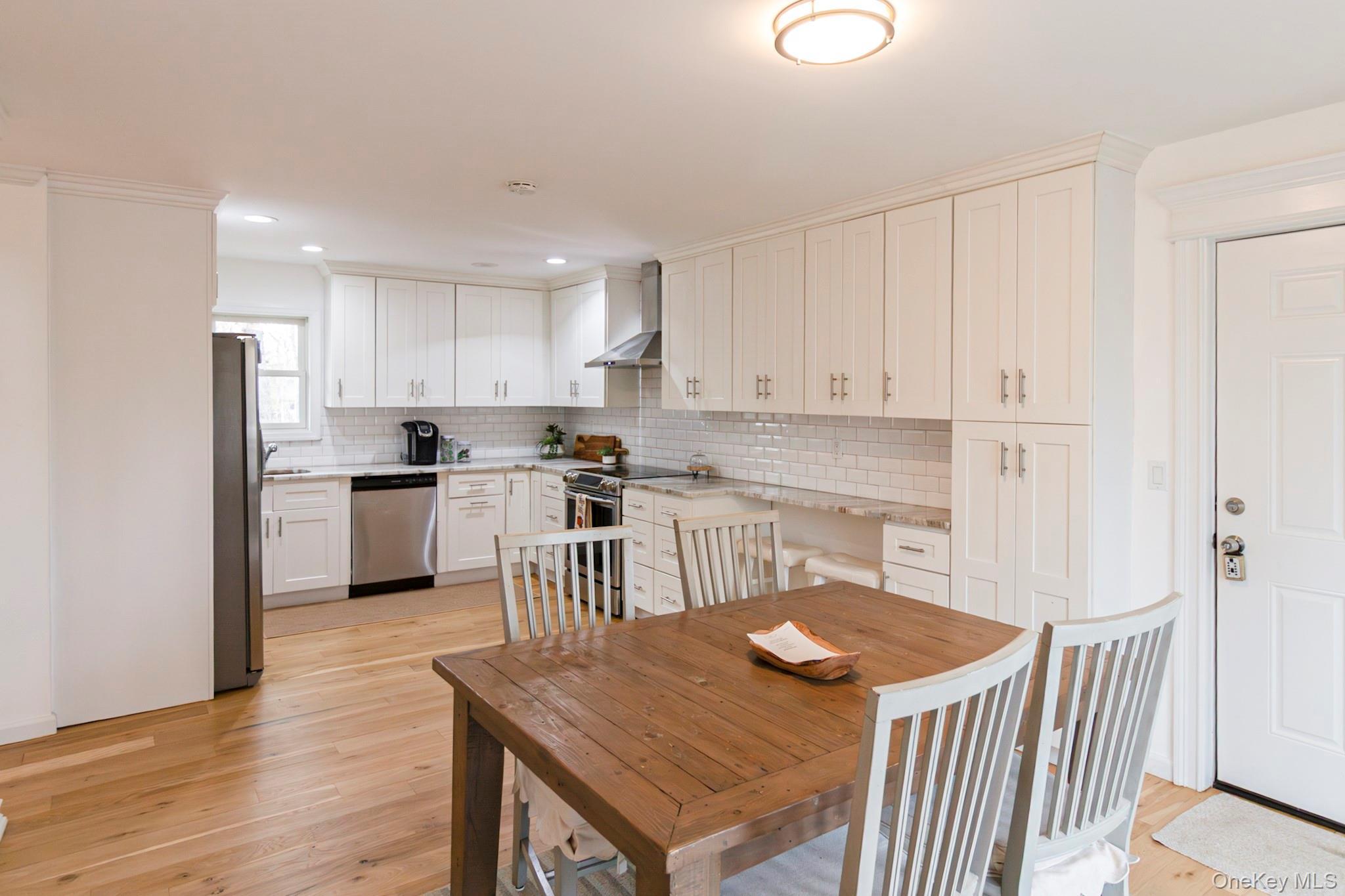 Single Family Hampton Court  Suffolk County, NY 11932, MLS-1034955-17