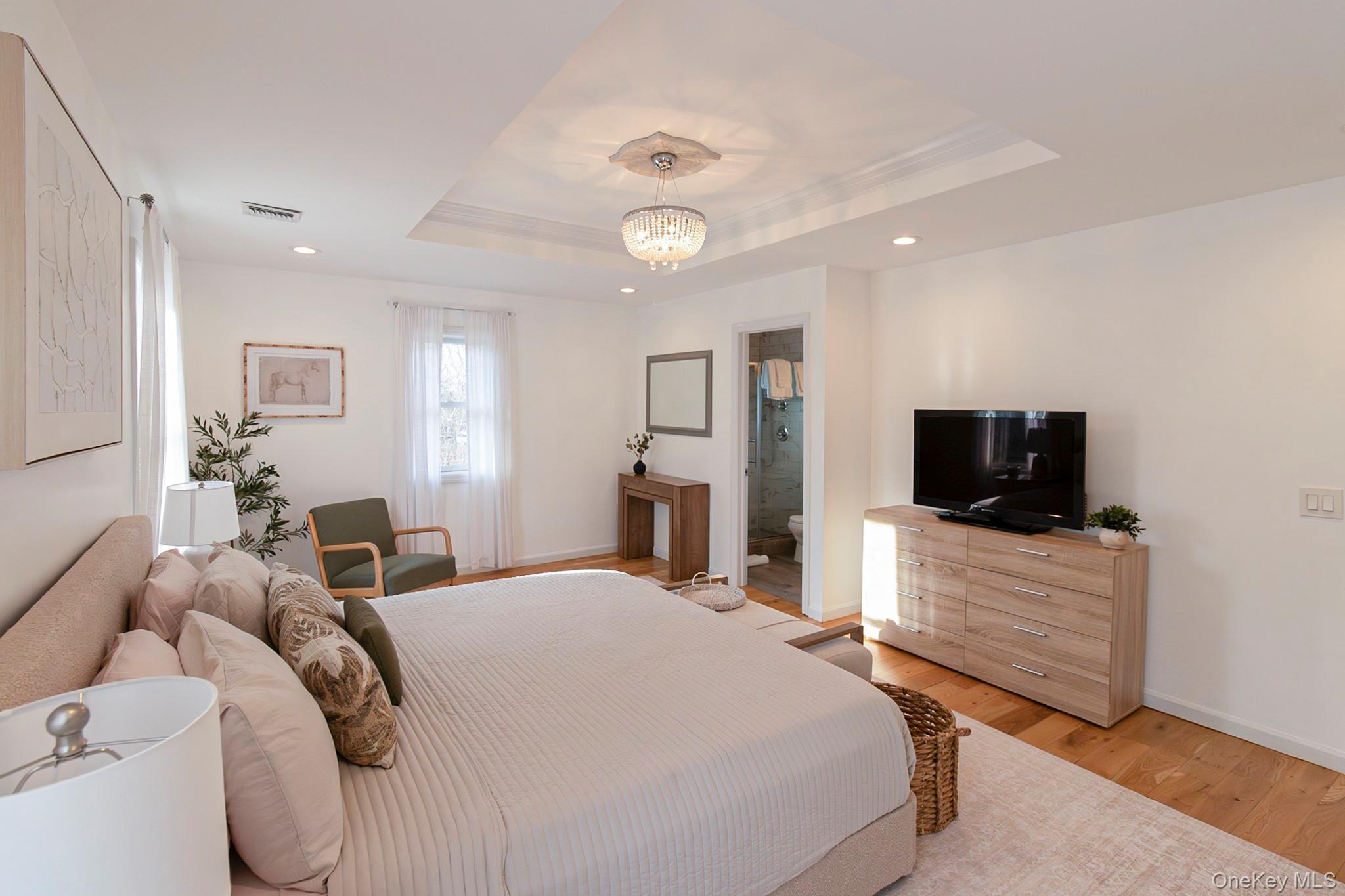 Single Family Hampton Court  Suffolk County, NY 11932, MLS-1034955-22