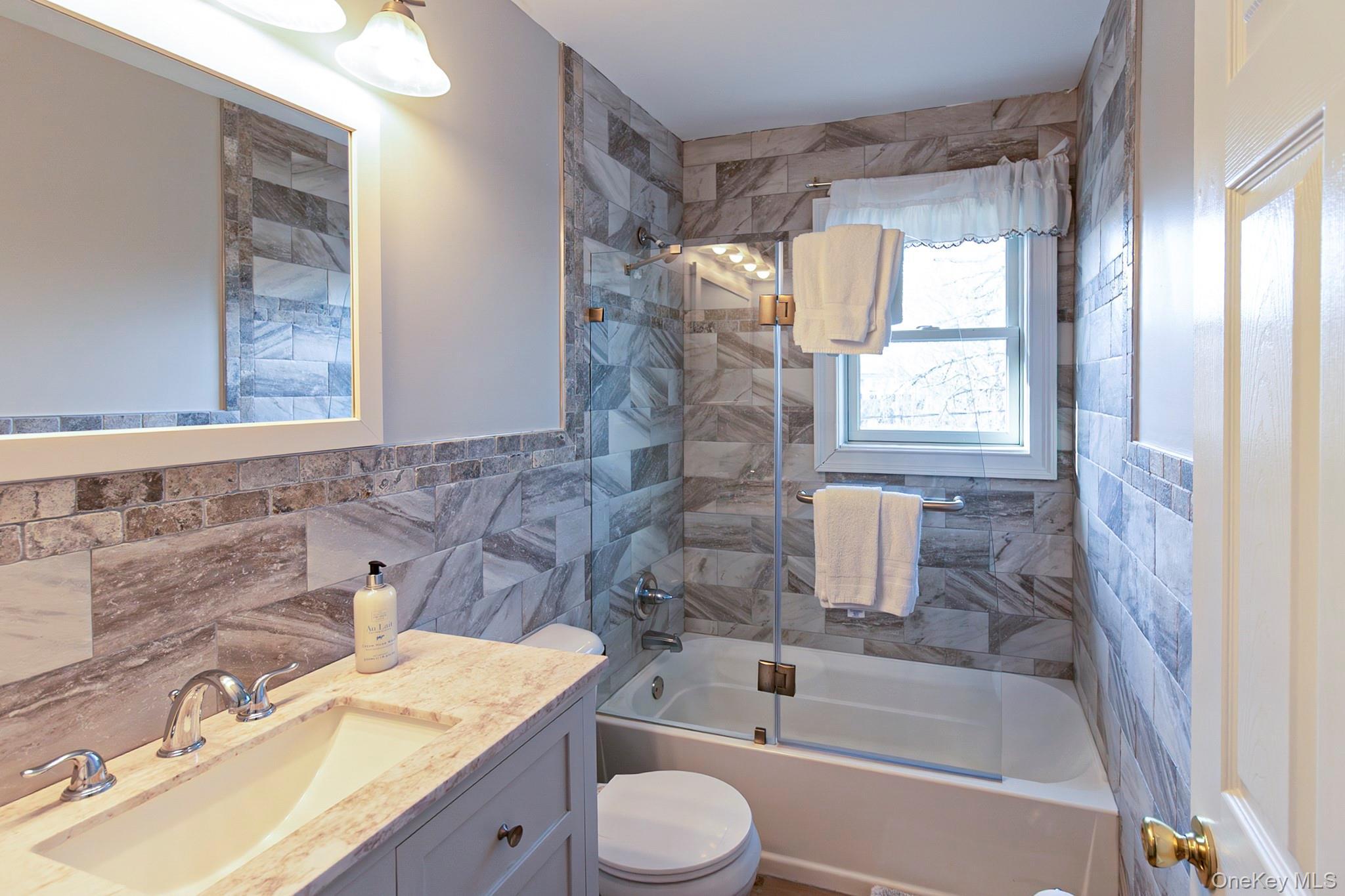 Single Family Hampton Court  Suffolk County, NY 11932, MLS-1034955-25