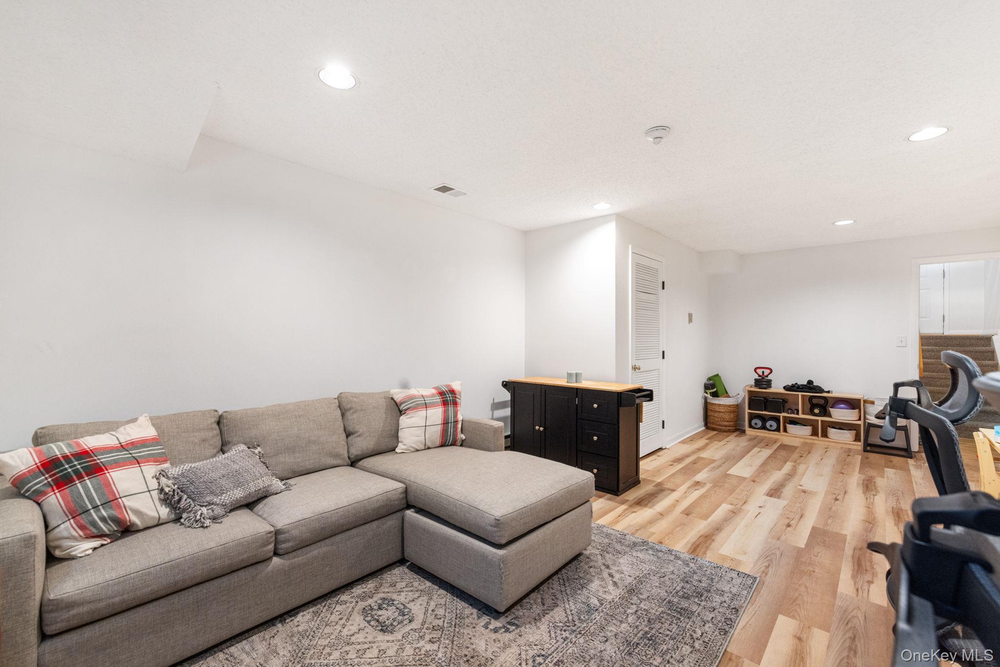 Single Family Hilltop Terrace Rockland County, NY 10954, MLS-1034964-20