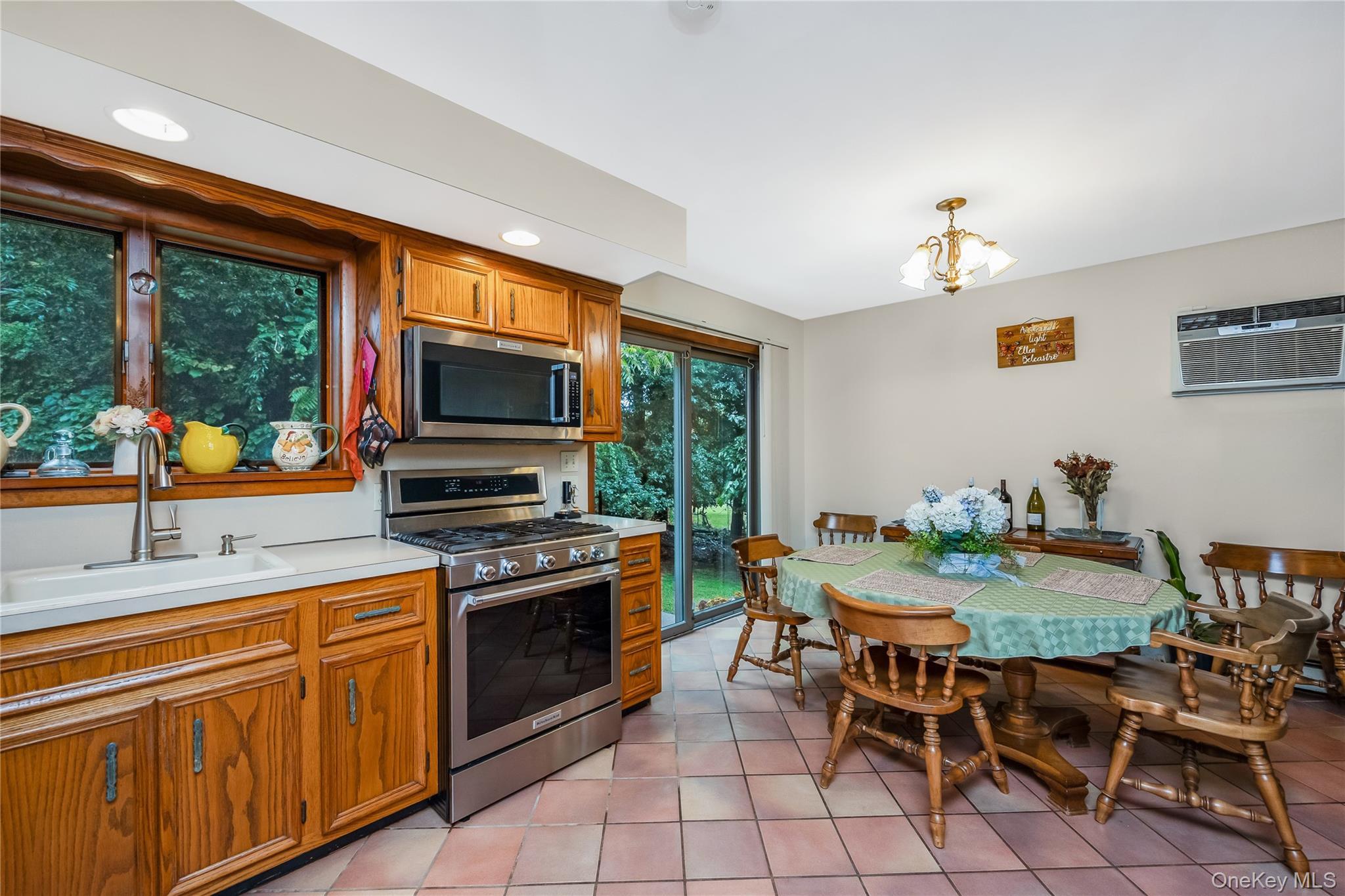 Single Family Sams Path Suffolk County, NY 11778, MLS-1034970-11