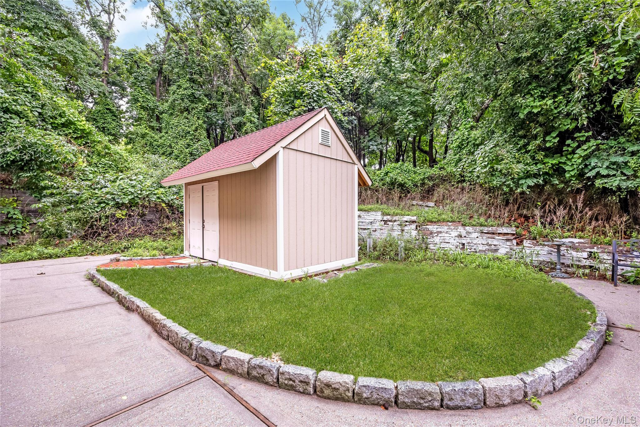 Single Family Sams Path Suffolk County, NY 11778, MLS-1034970-28